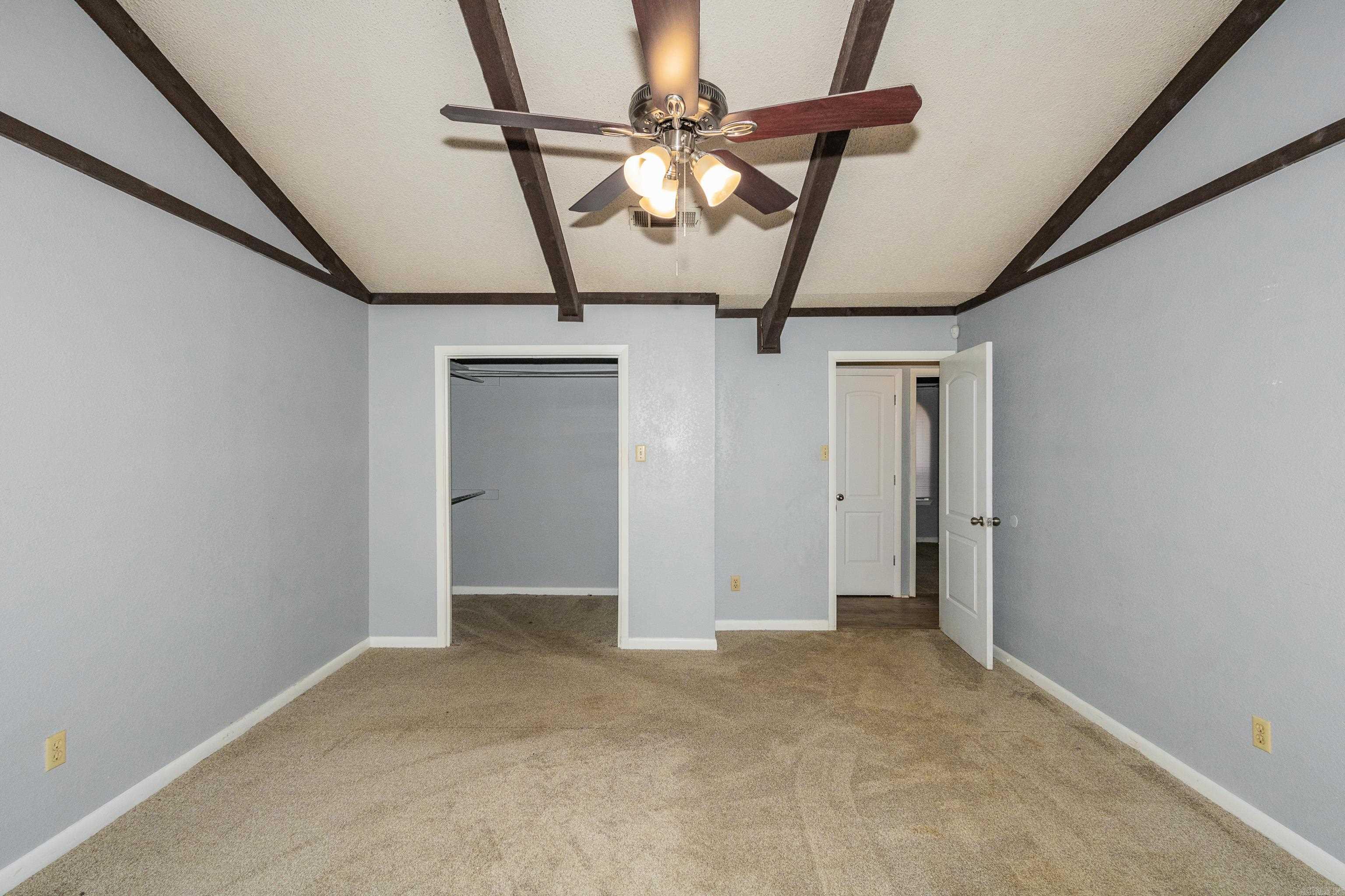 KELLI MANOR - Residential