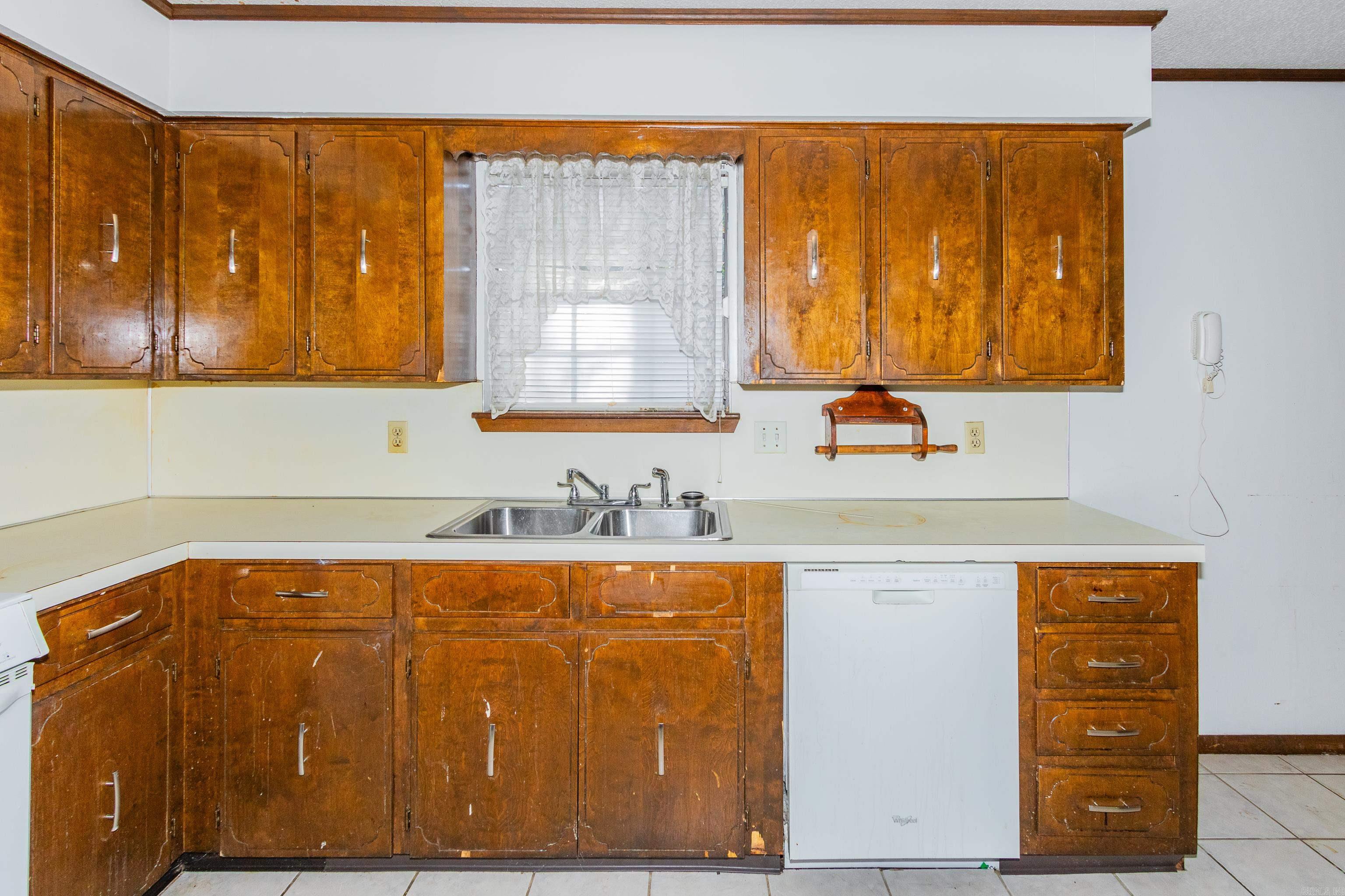 KELLI MANOR - Residential