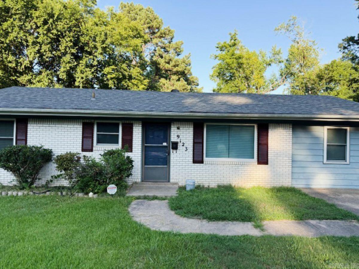 Welcome home to 9123 Tedburn Circle in Little Rock. Nestled within the Merrivale Subdivision and with quick access to I-30, this fully remodeled home features 3 bedrooms and 1 full bathroom, kitchen with stove and dishwasher, living room, a bonus den for extra space to entertain, and a walk in laundry room with hookups for a washer and dryer. Contact Amber Lewis with McGraw Realtors at alewis@mcgrawrealtors.com to schedule a showing today!