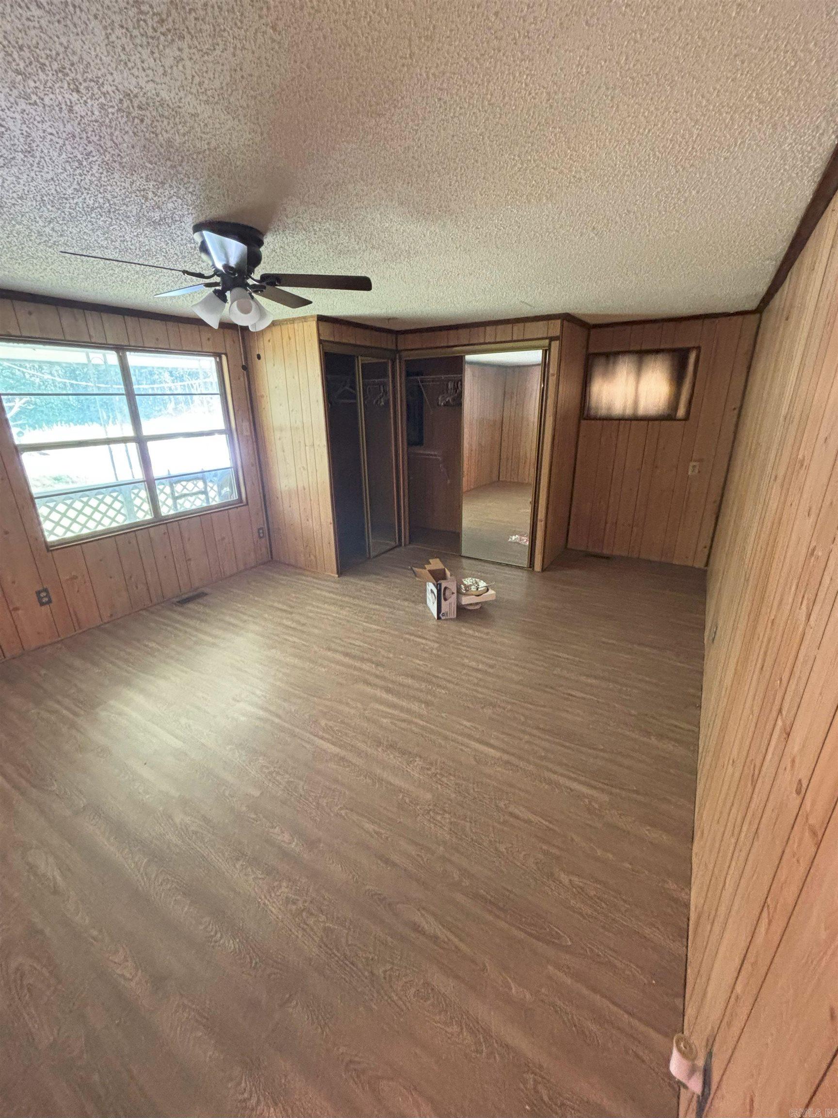VALLEY ACRES - Residential