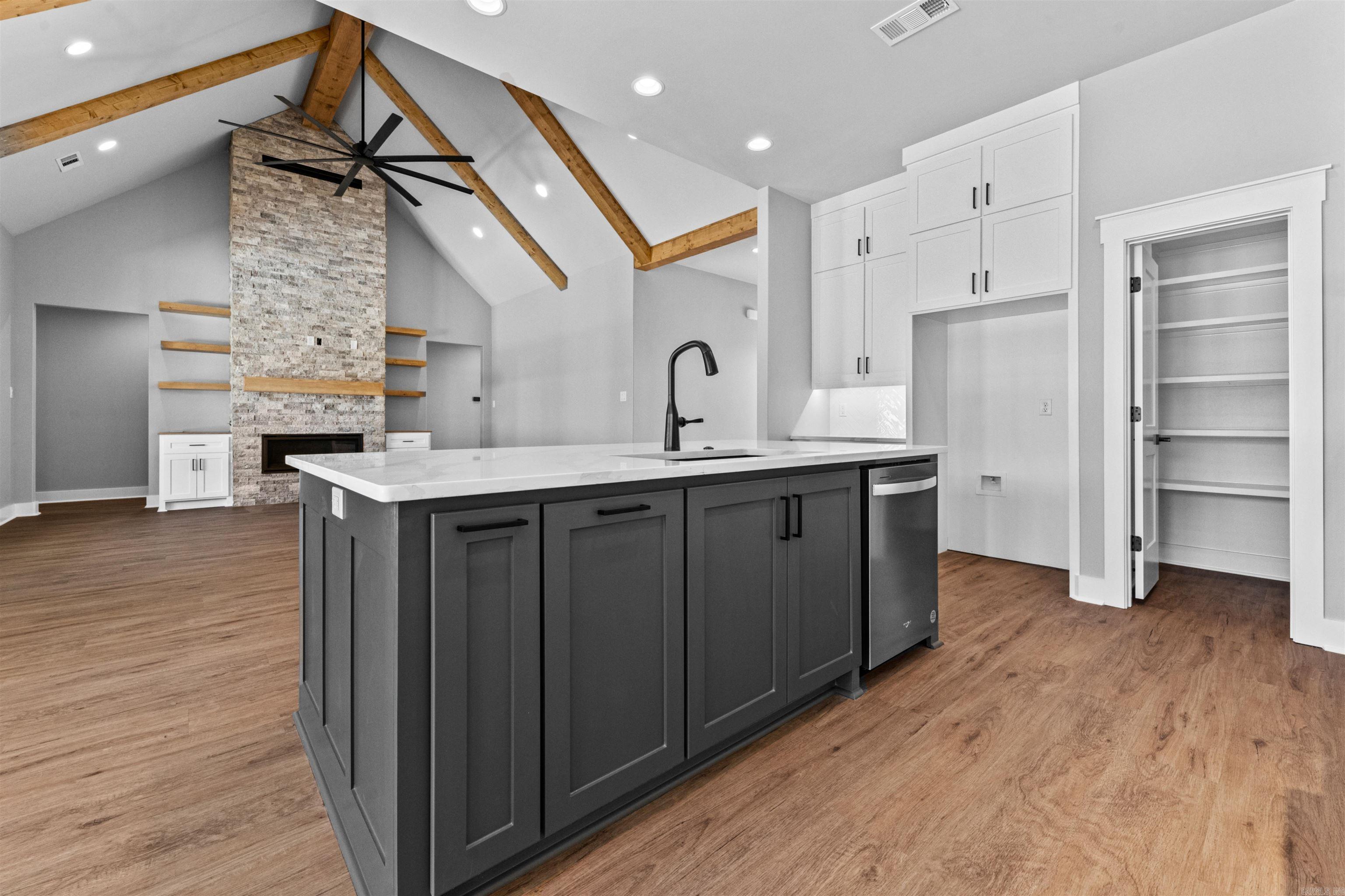 FOXWOOD GARDENS - Residential