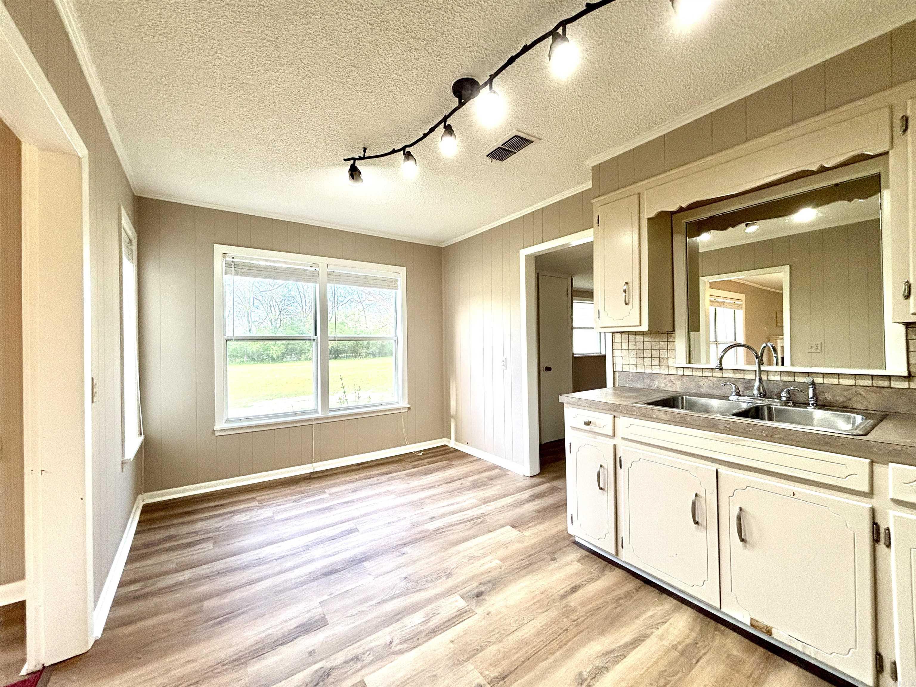 CITY ACREAGE C.C. - Residential