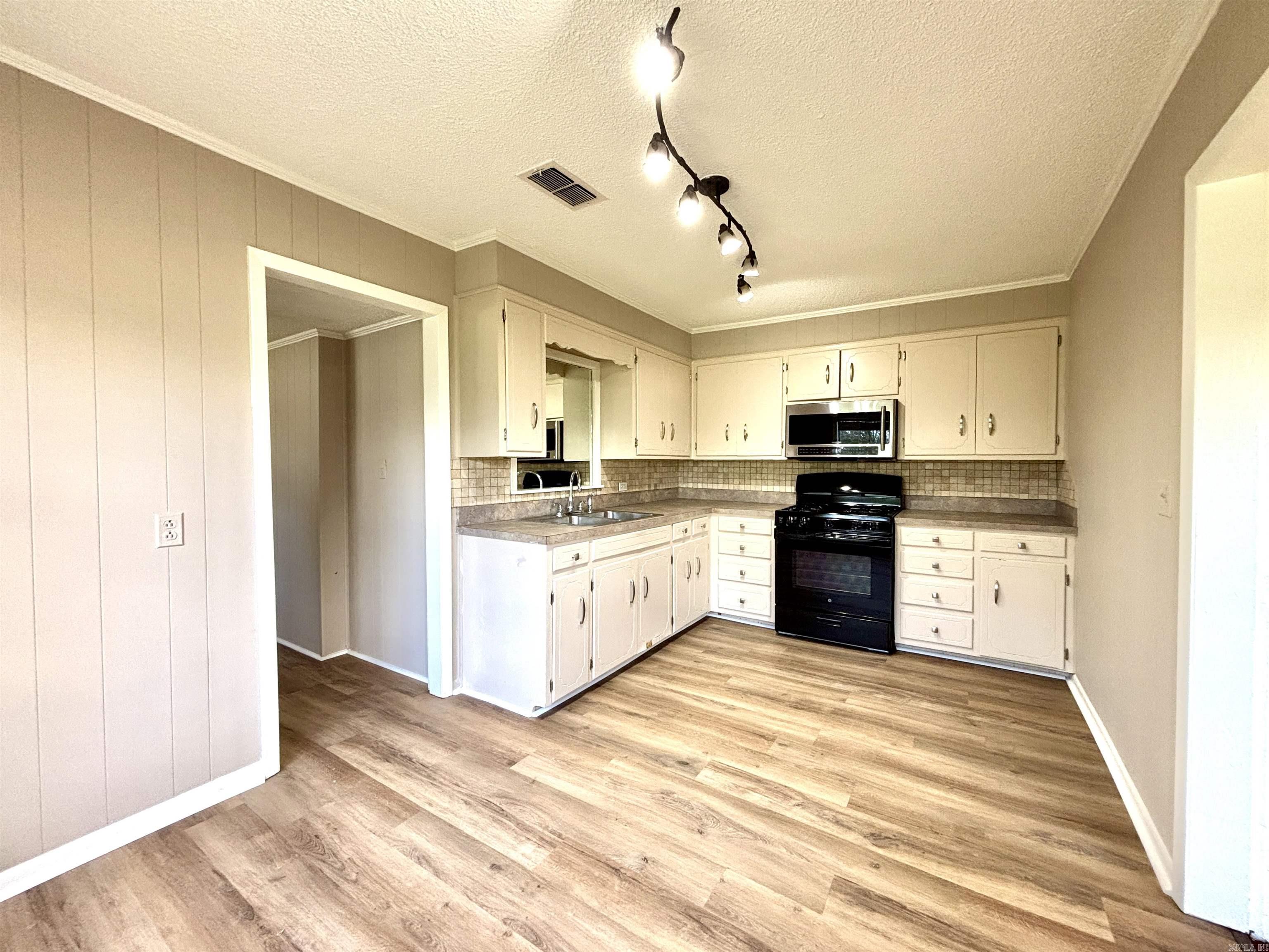 CITY ACREAGE C.C. - Residential