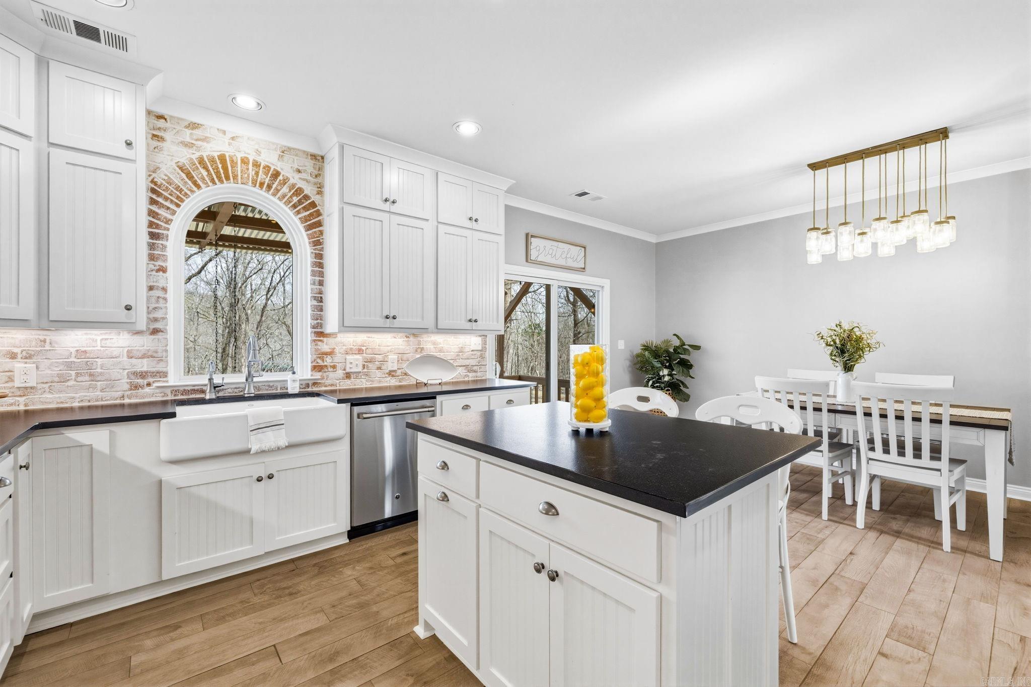 ARLINGTON ESTATES - Residential