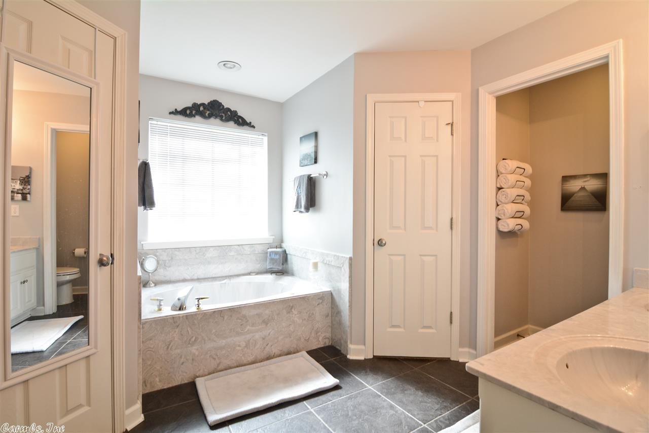 COUNTRY CLUB OF ARK THE - Residential