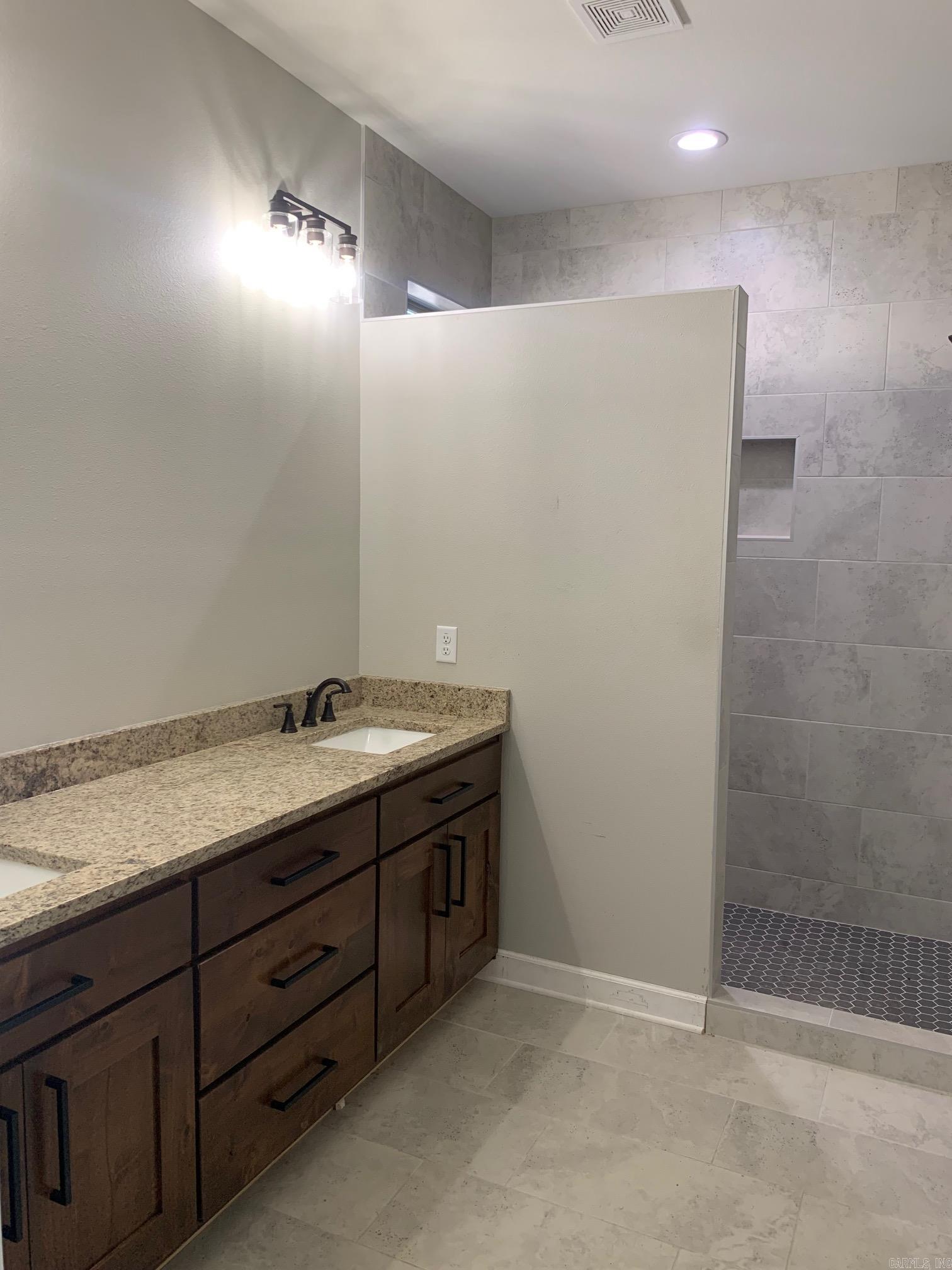 HURRICANE HILLS - Residential