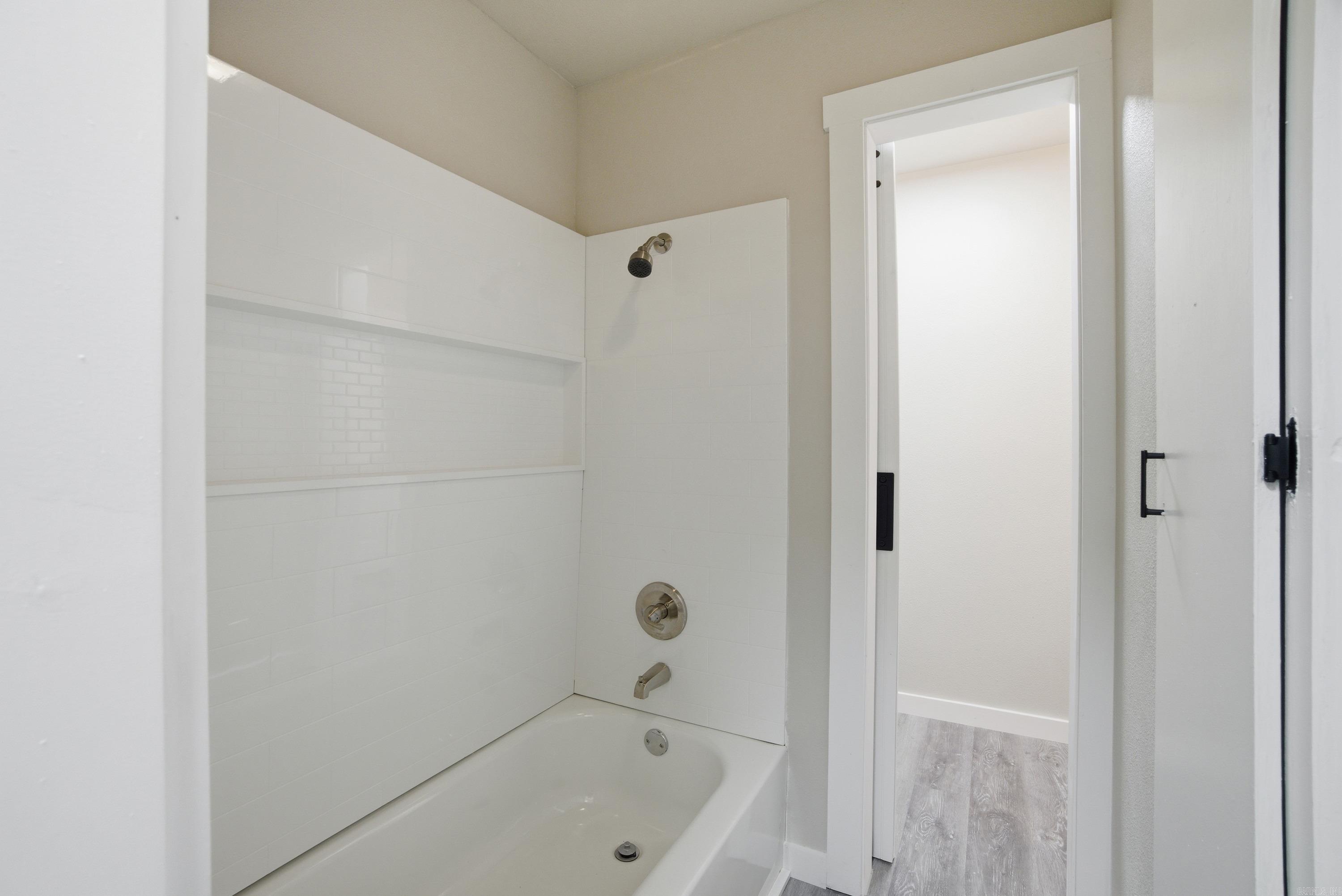 VALENCIA COURTS - Residential