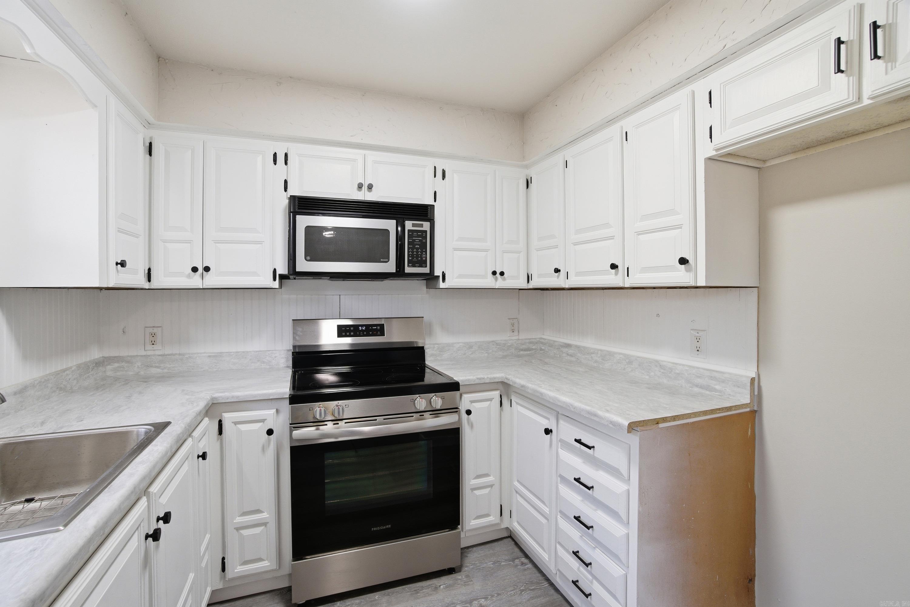 VALENCIA COURTS - Residential