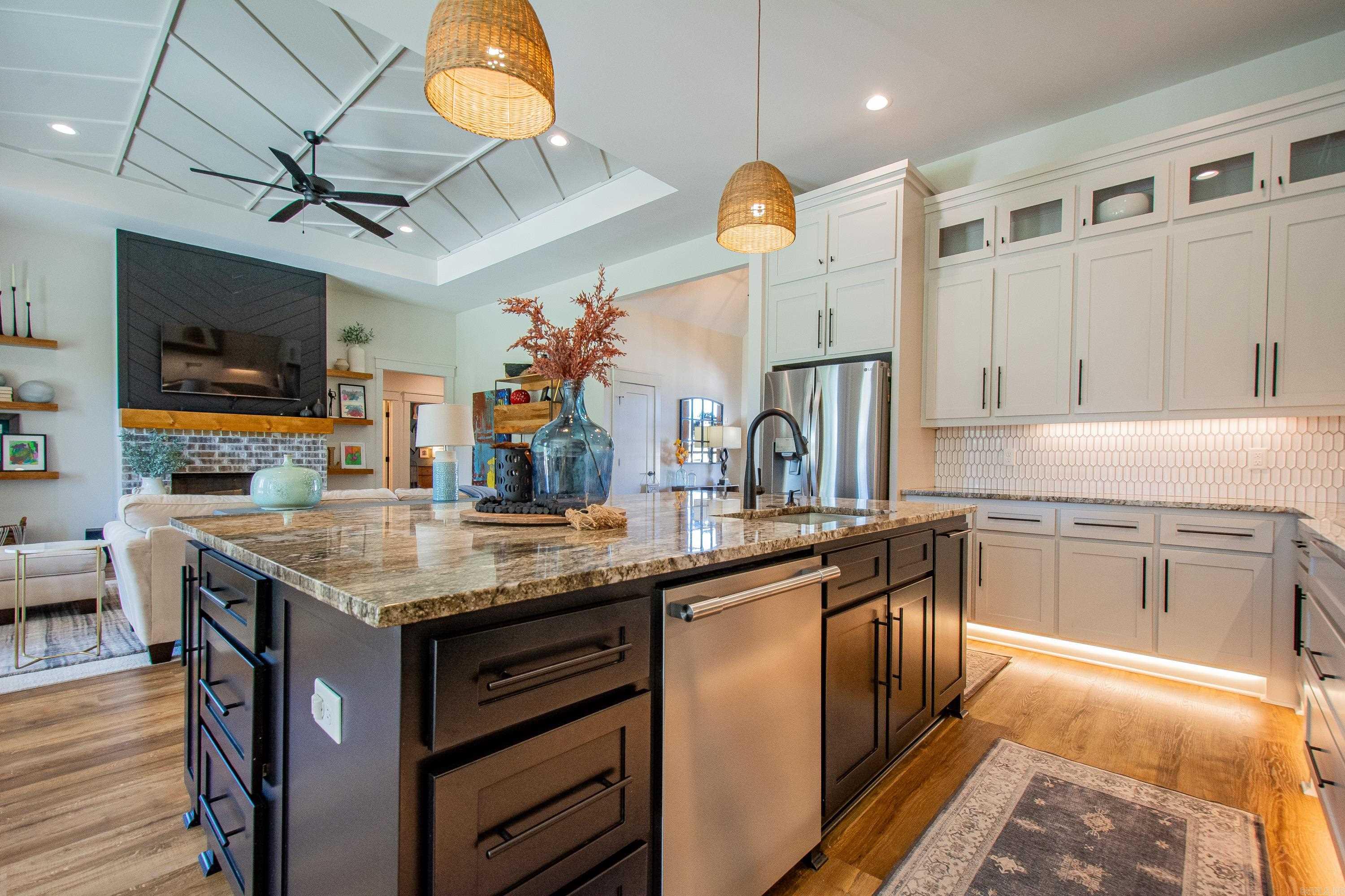 CREEKSIDE - Residential