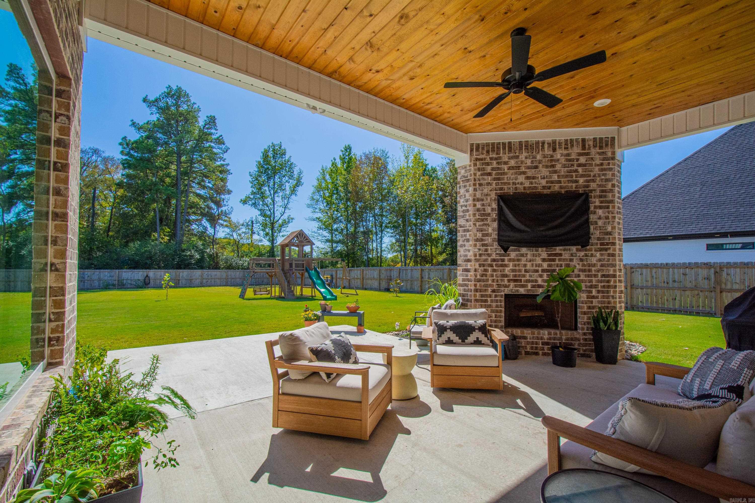 CREEKSIDE - Residential