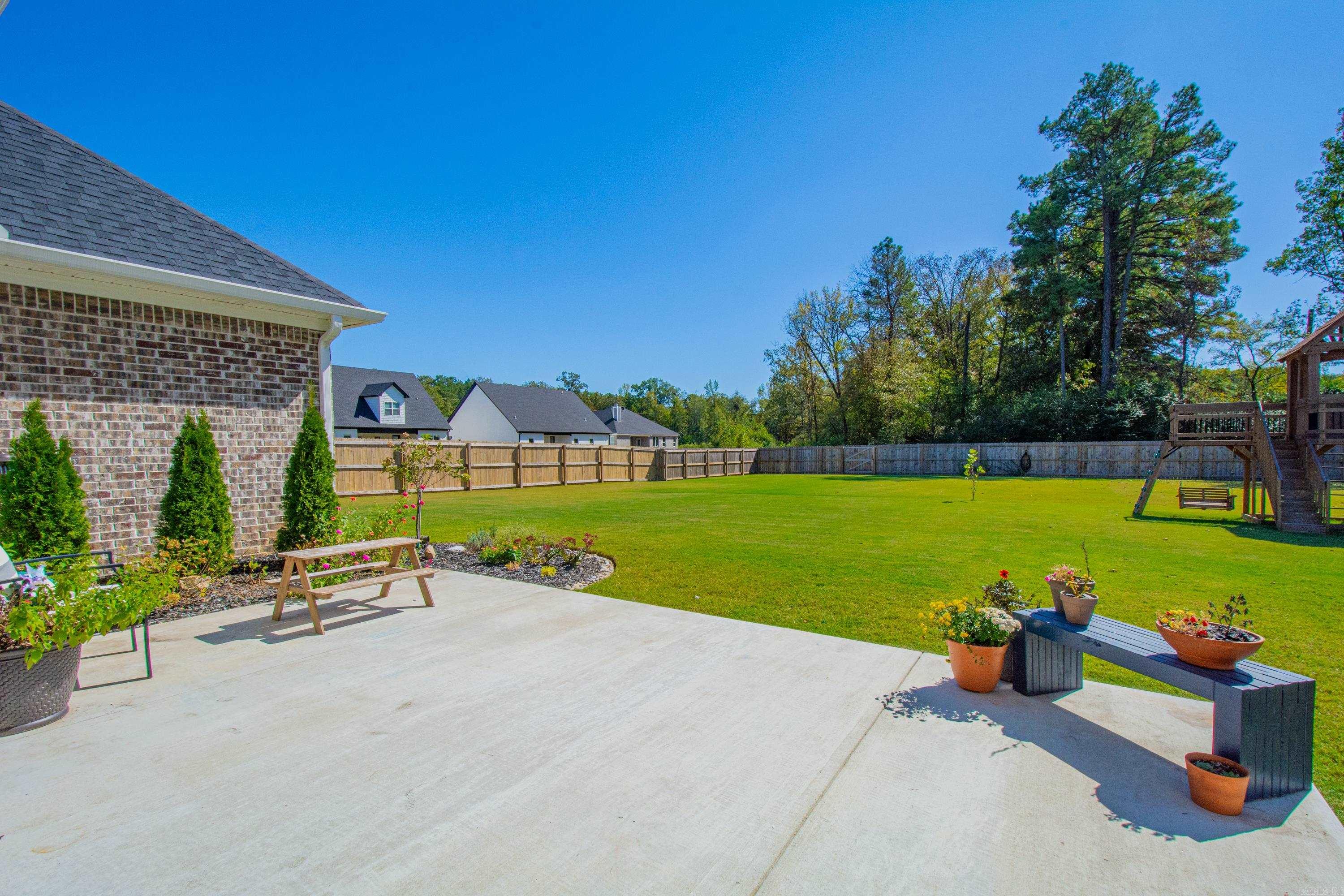 CREEKSIDE - Residential