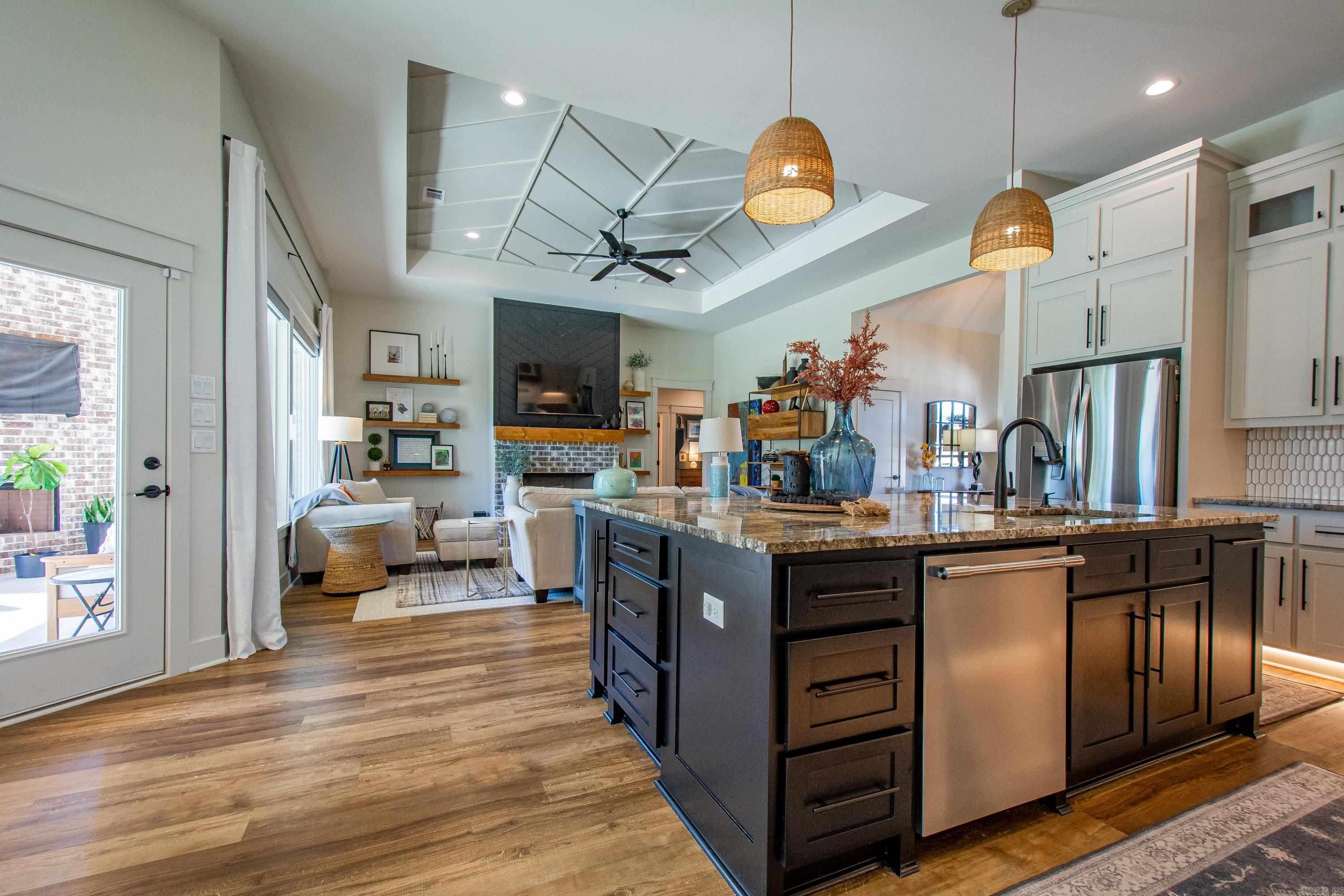 CREEKSIDE - Residential