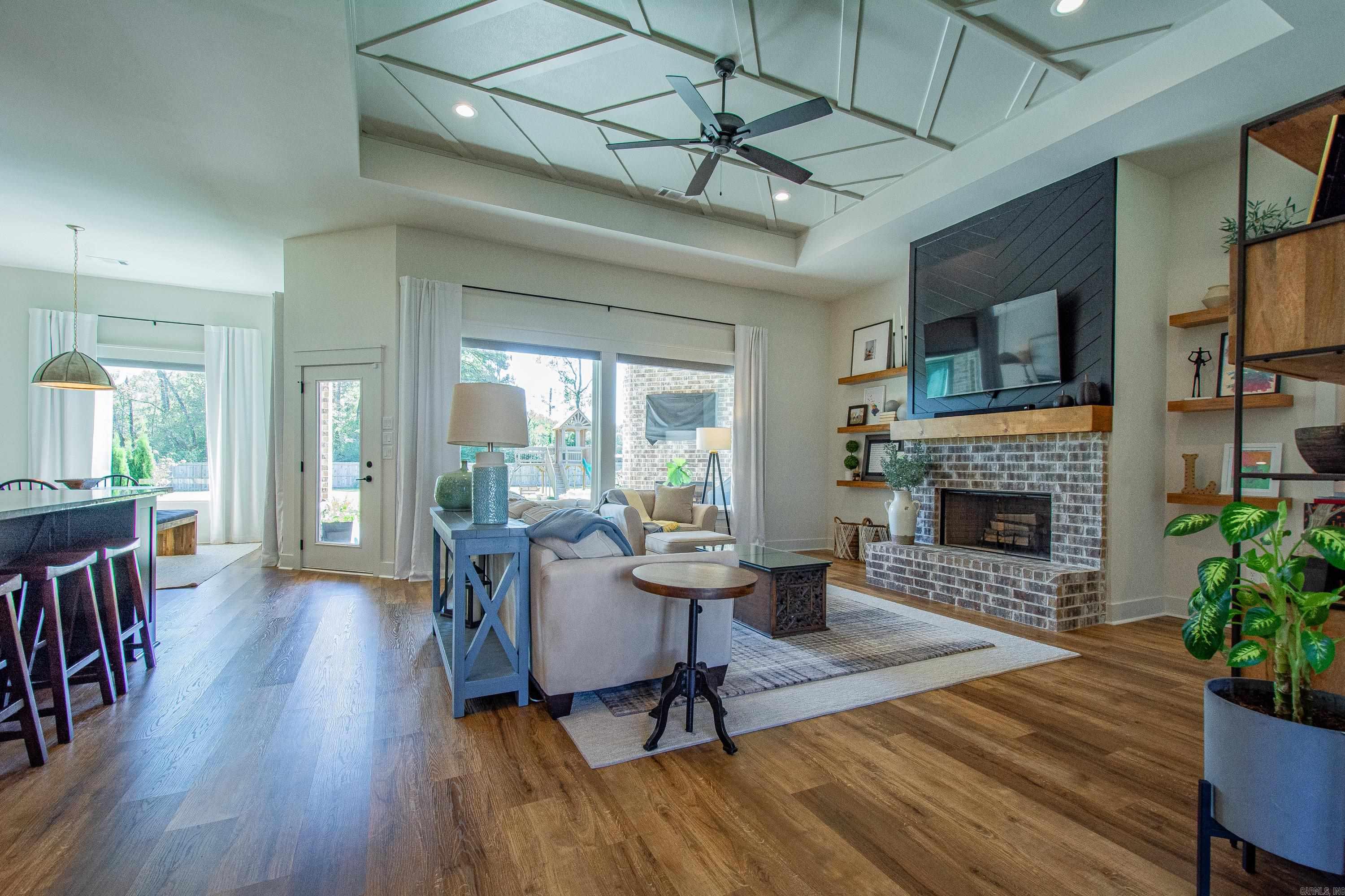 CREEKSIDE - Residential