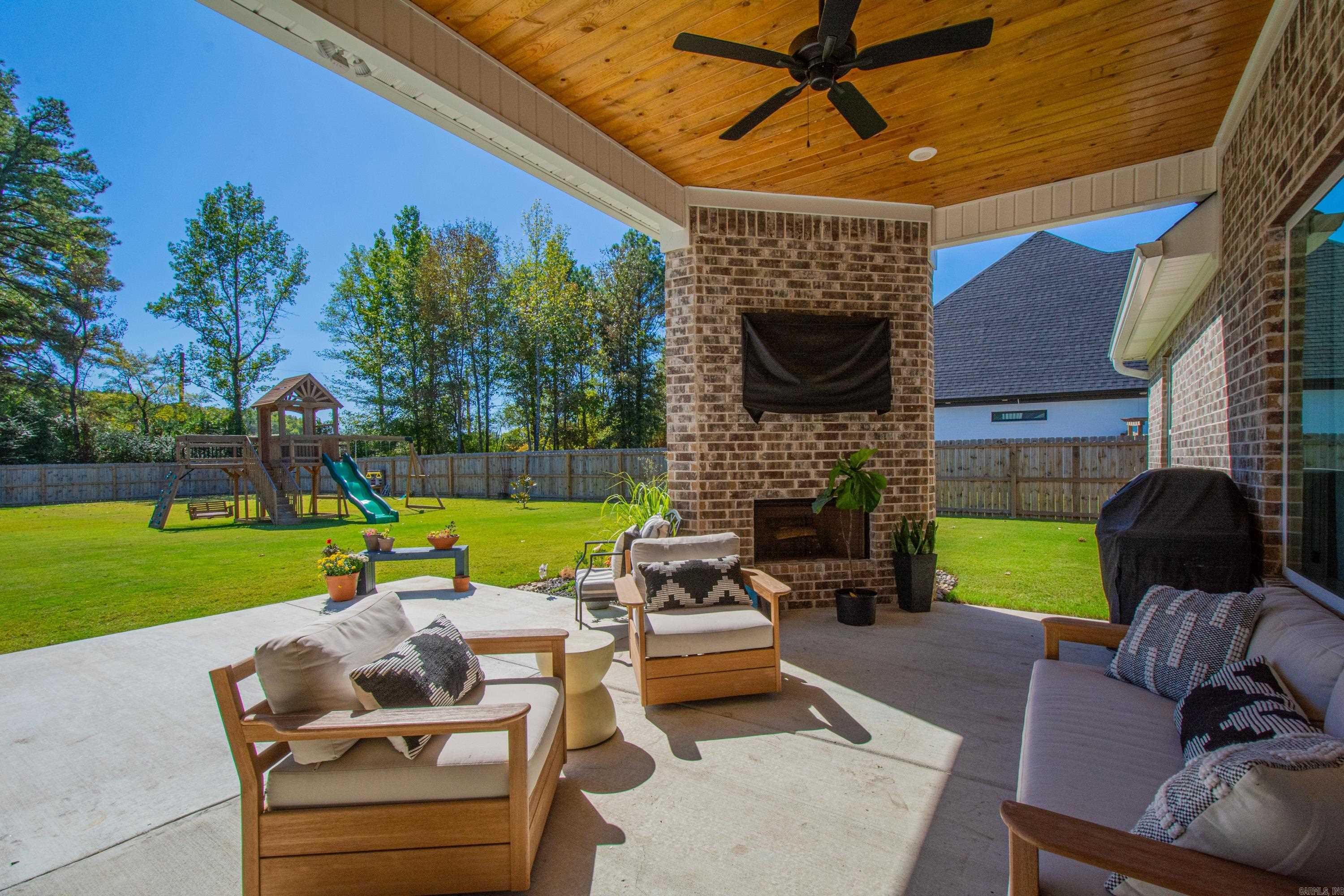 CREEKSIDE - Residential