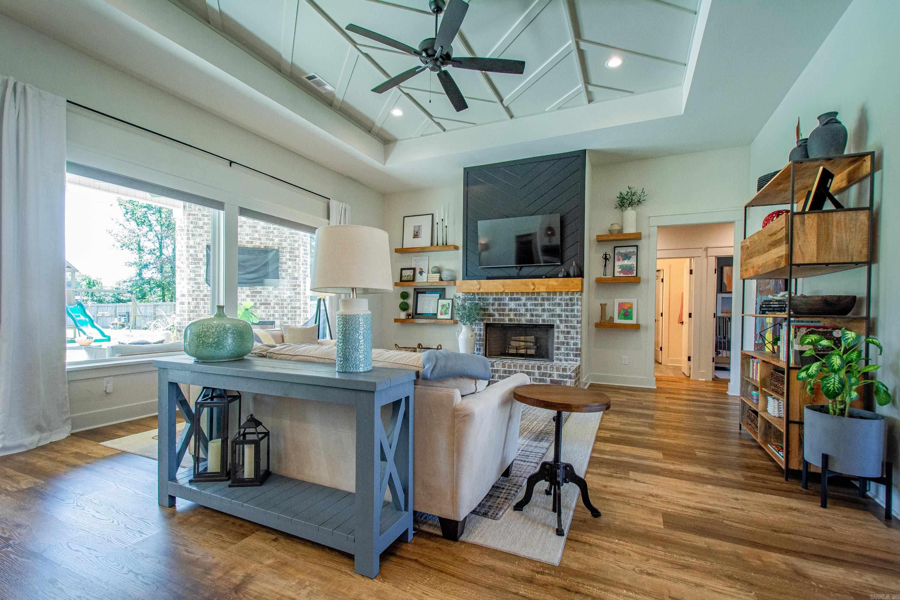 CREEKSIDE - Residential