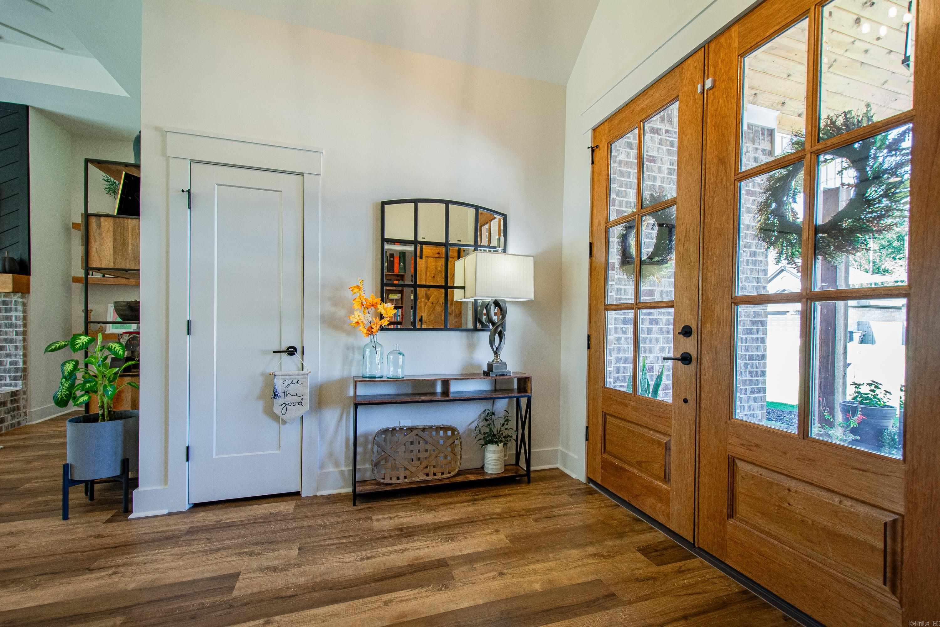 CREEKSIDE - Residential