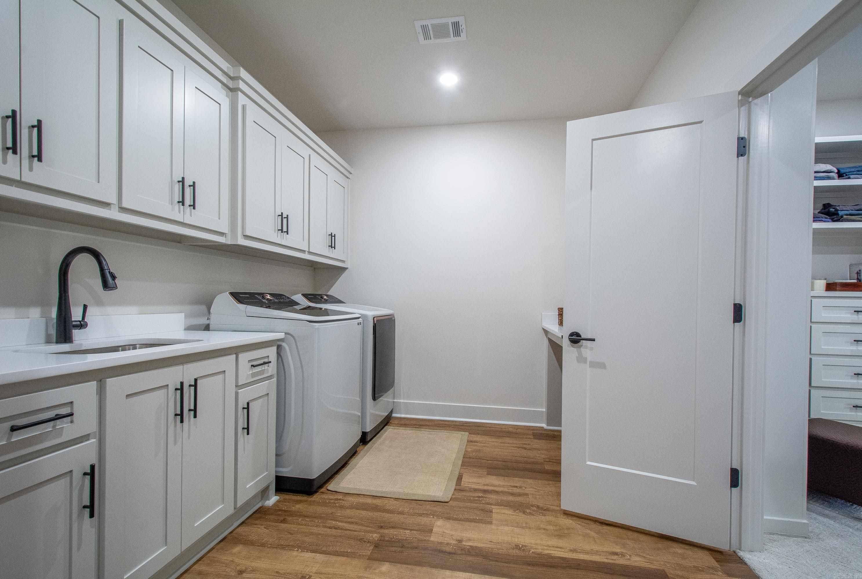 CREEKSIDE - Residential