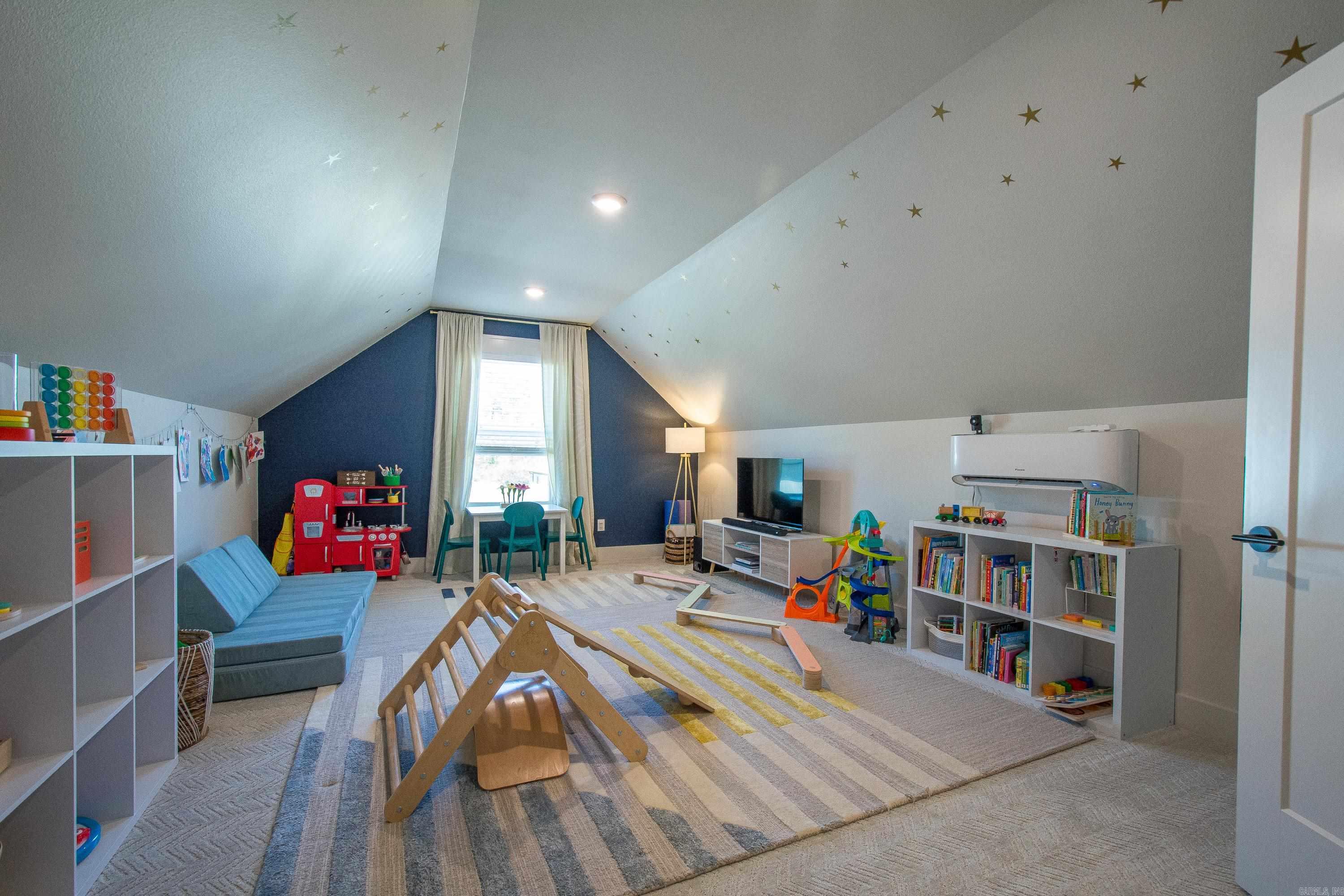 CREEKSIDE - Residential