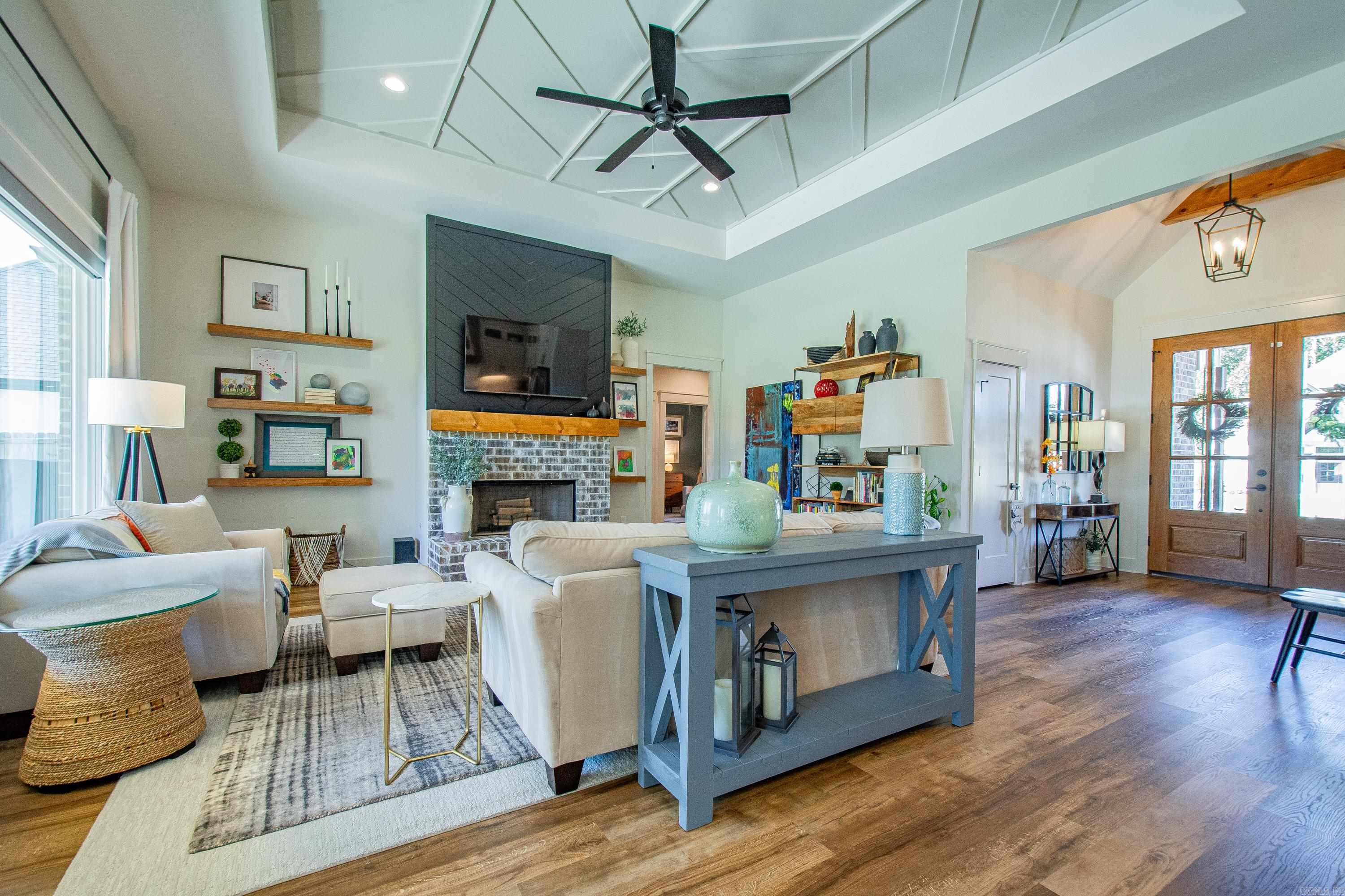 CREEKSIDE - Residential