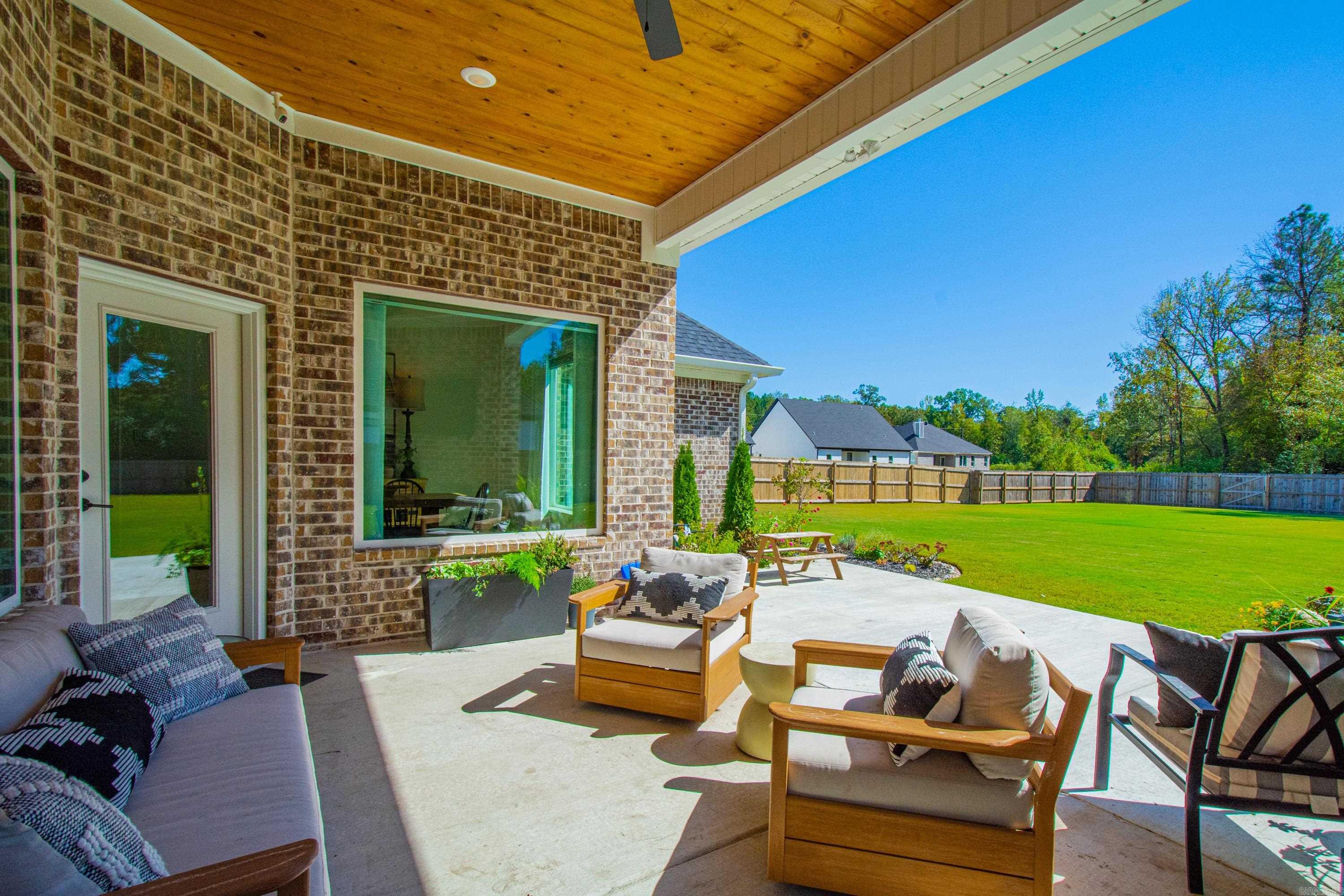 CREEKSIDE - Residential