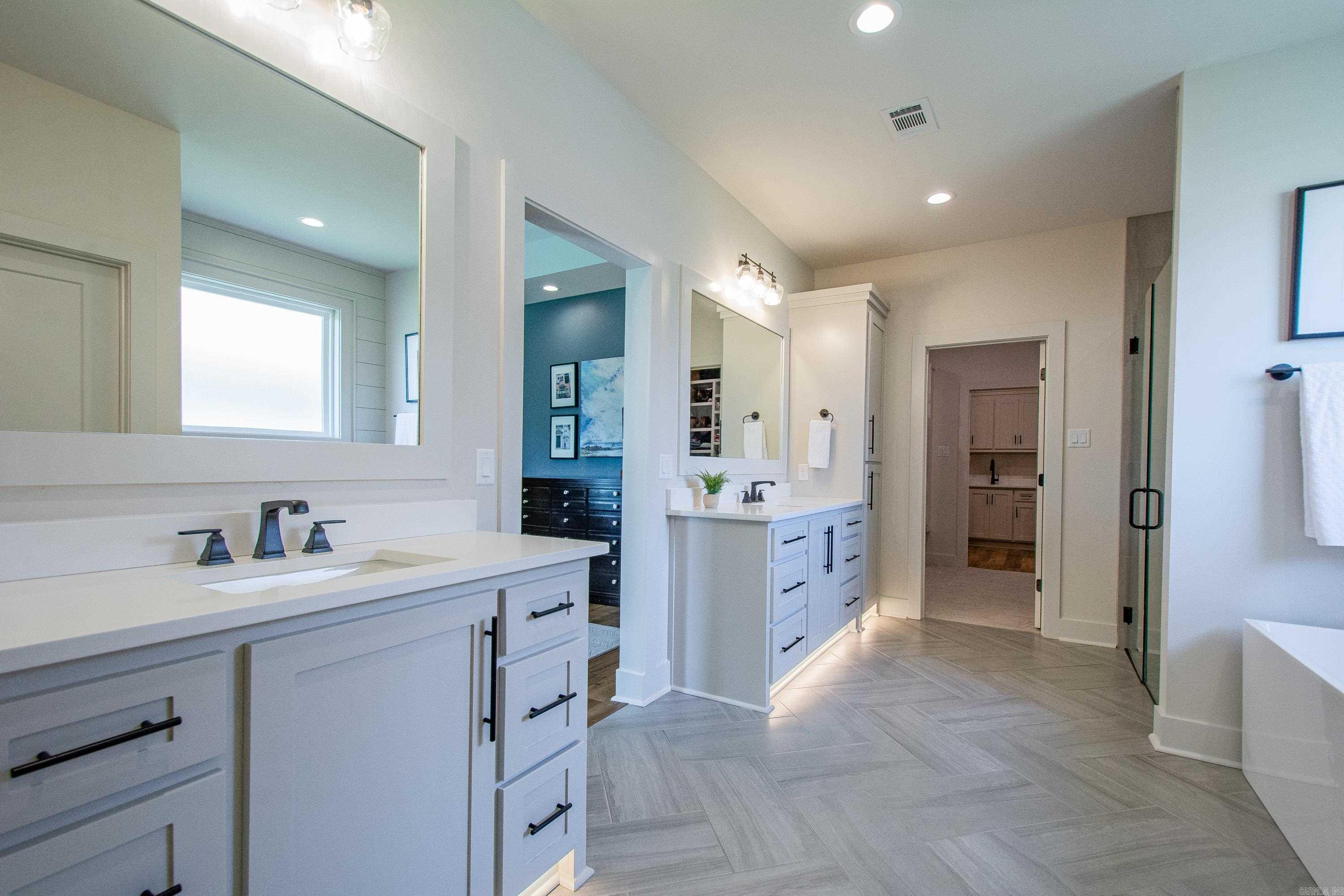 CREEKSIDE - Residential