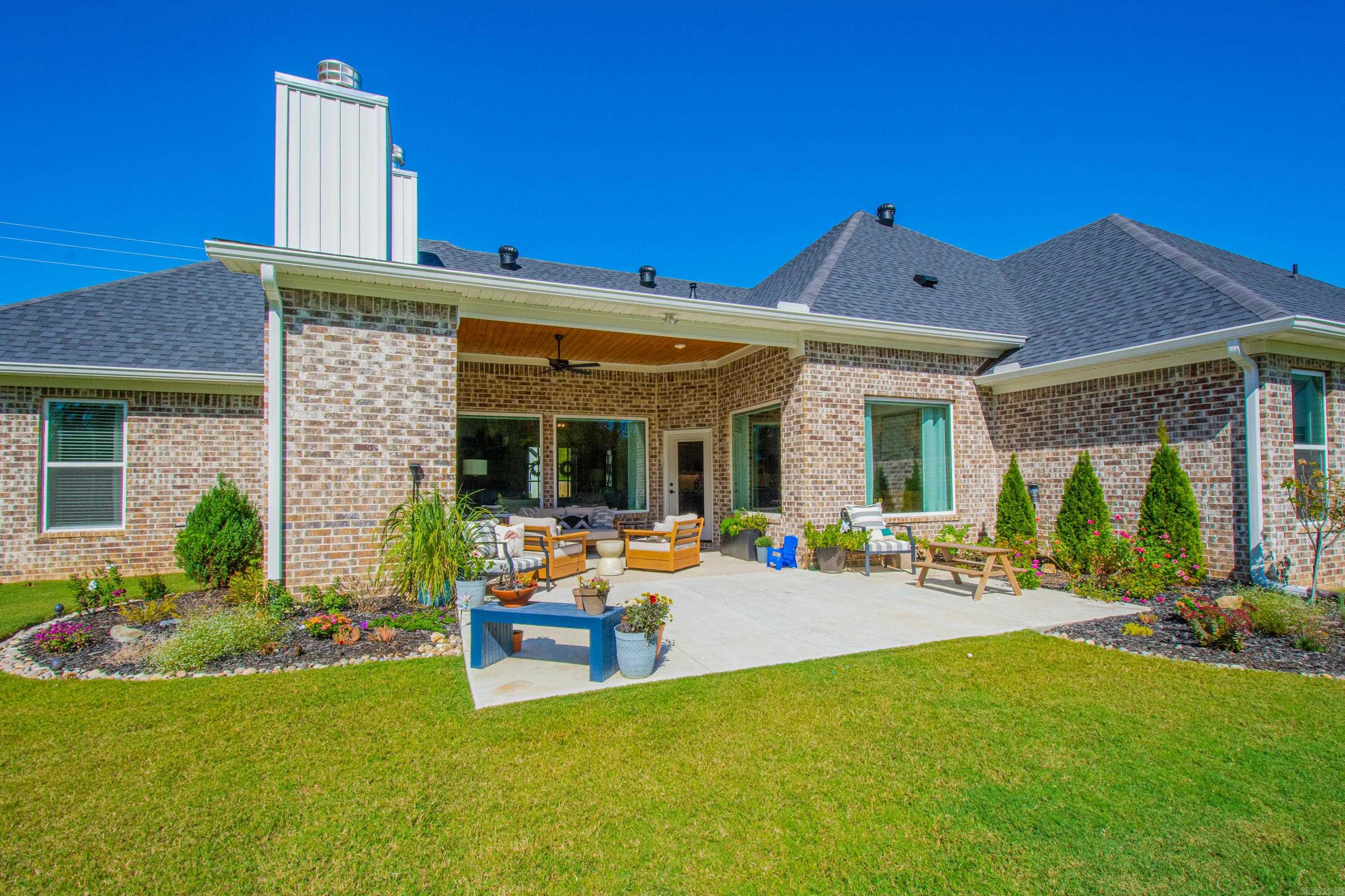 CREEKSIDE - Residential