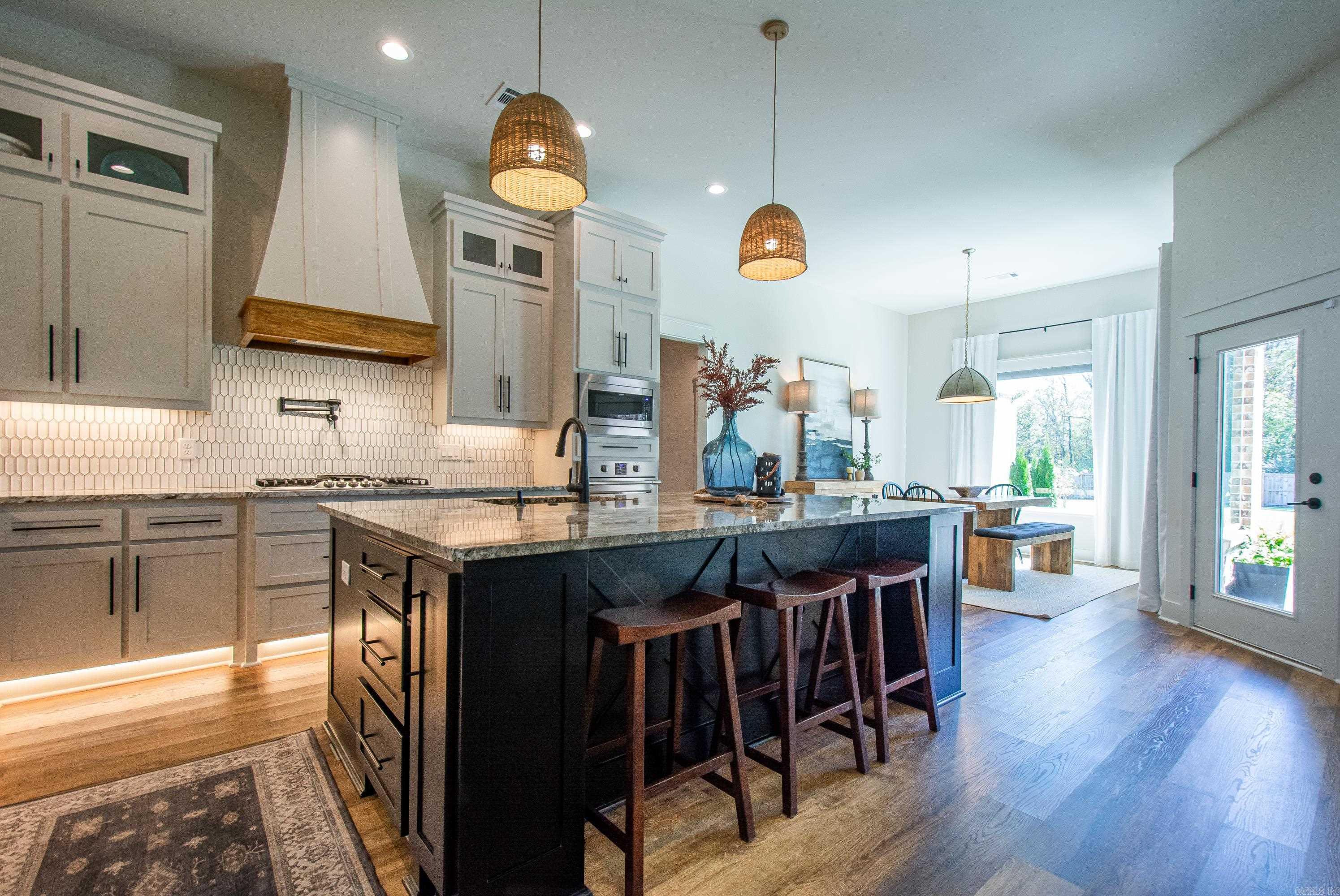 CREEKSIDE - Residential