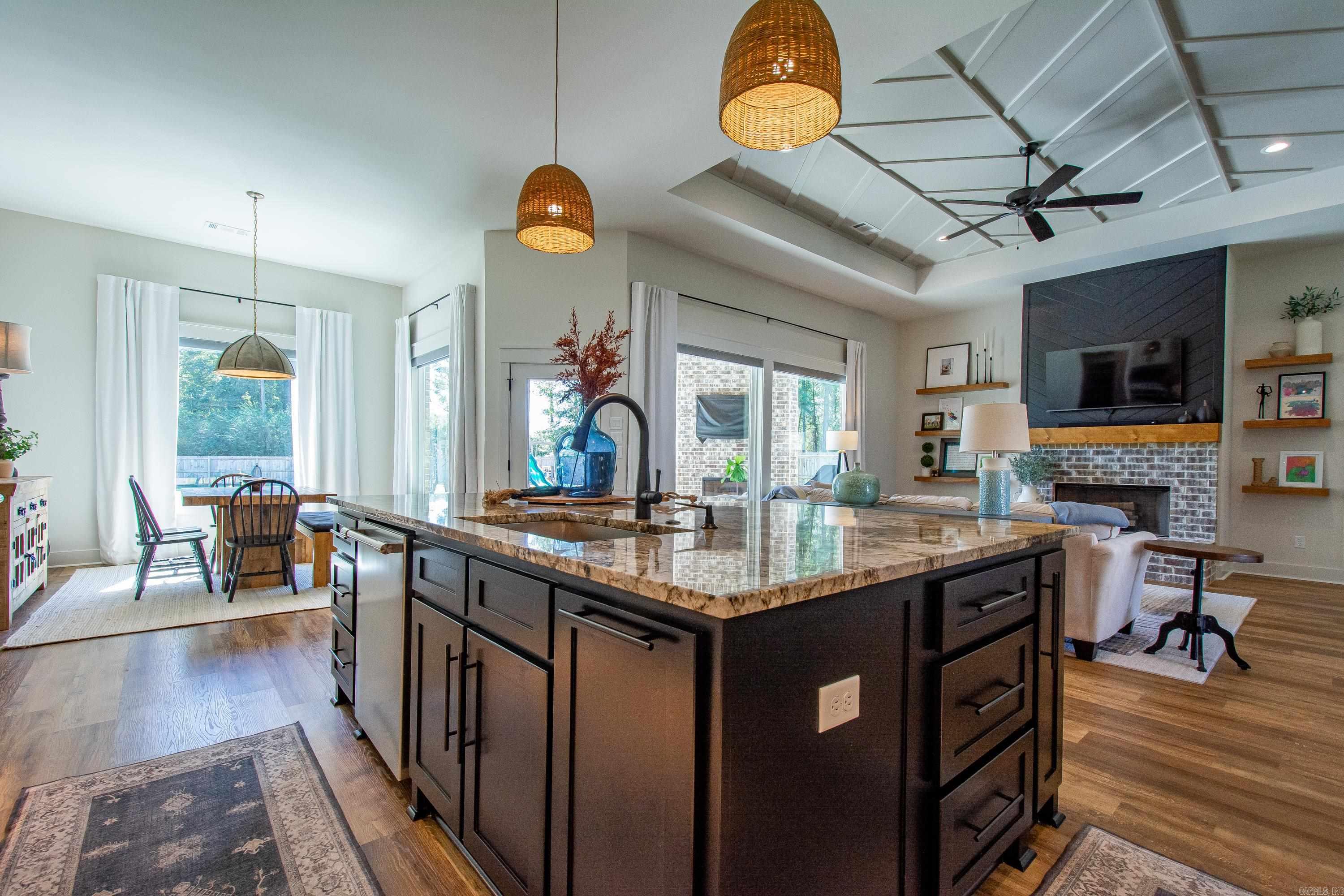 CREEKSIDE - Residential