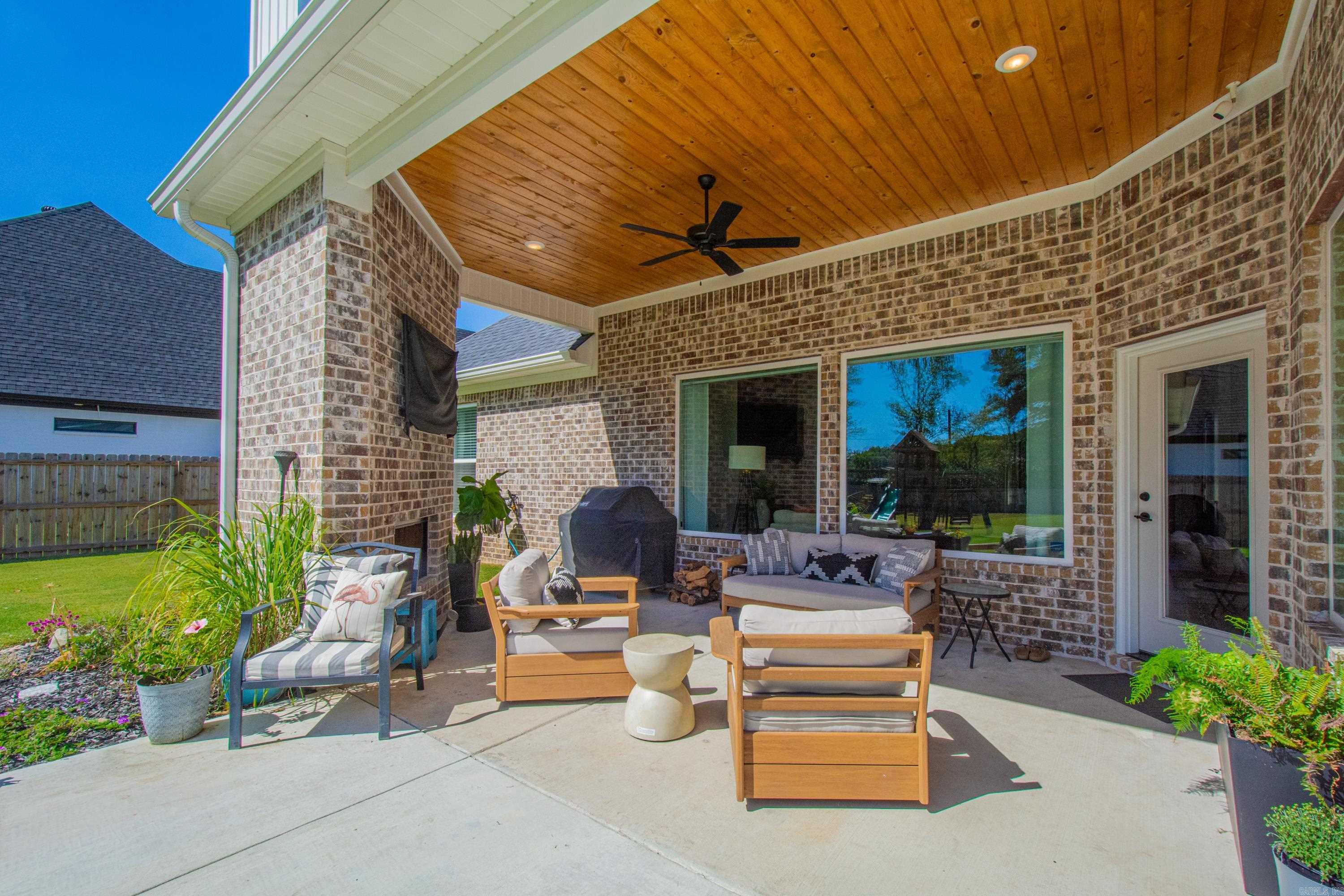 CREEKSIDE - Residential