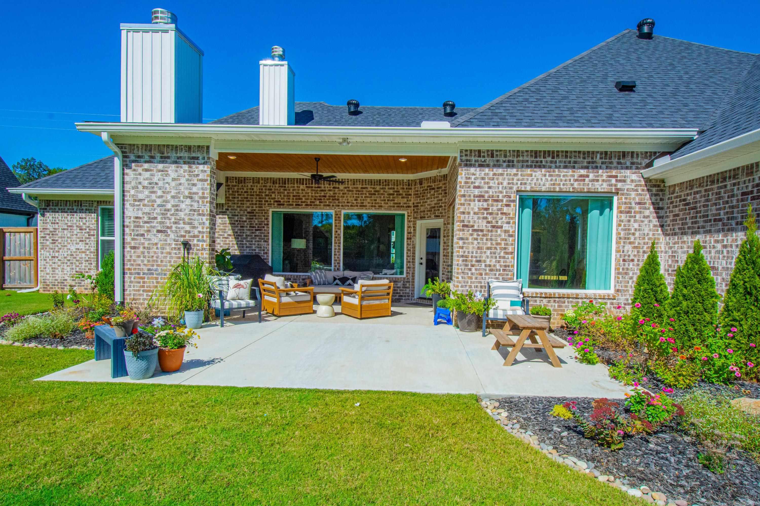 CREEKSIDE - Residential