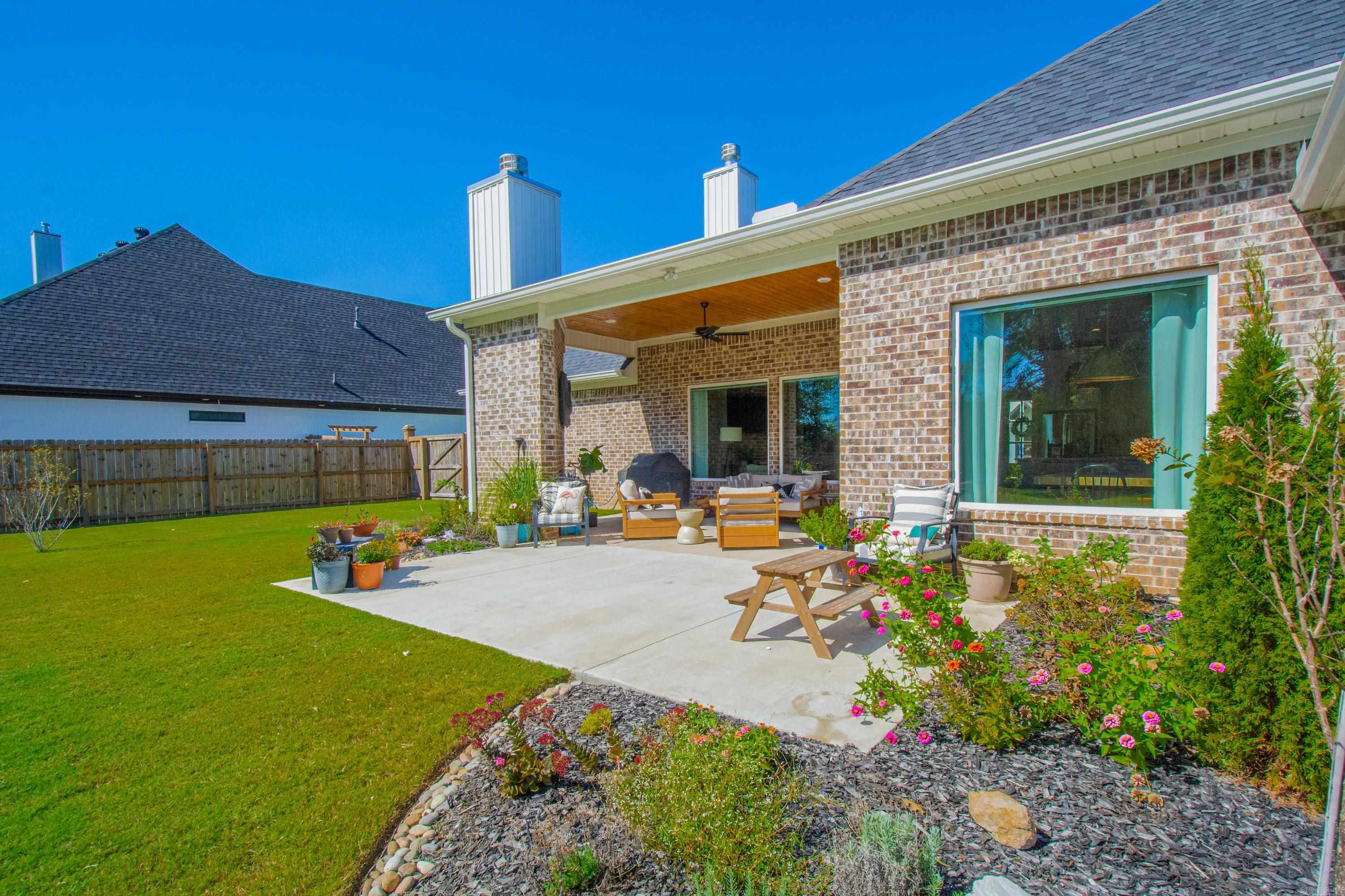 CREEKSIDE - Residential