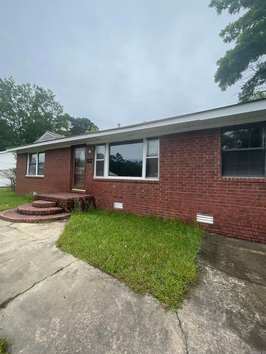 Very nice 3 bed 2 bath brick home for rent.  Call RE/MAX Platinum! 870-534-2823