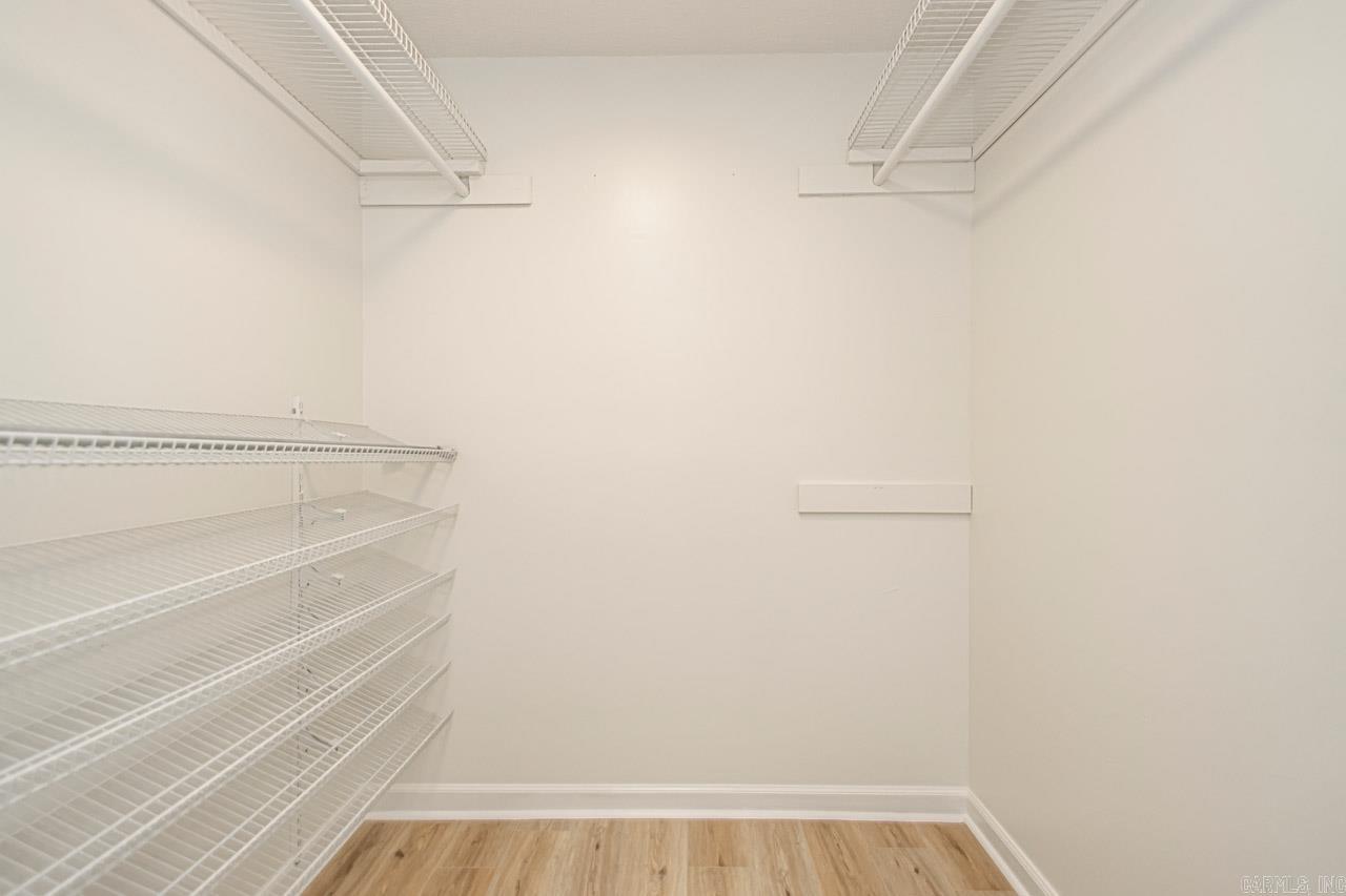 WOODLAND HILLS - Residential