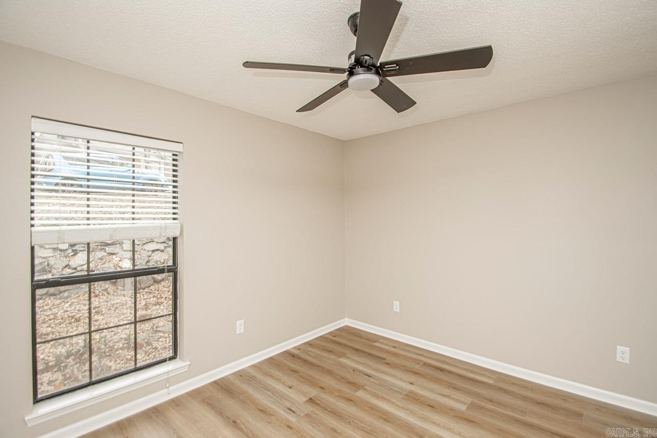 WOODLAND HILLS - Residential