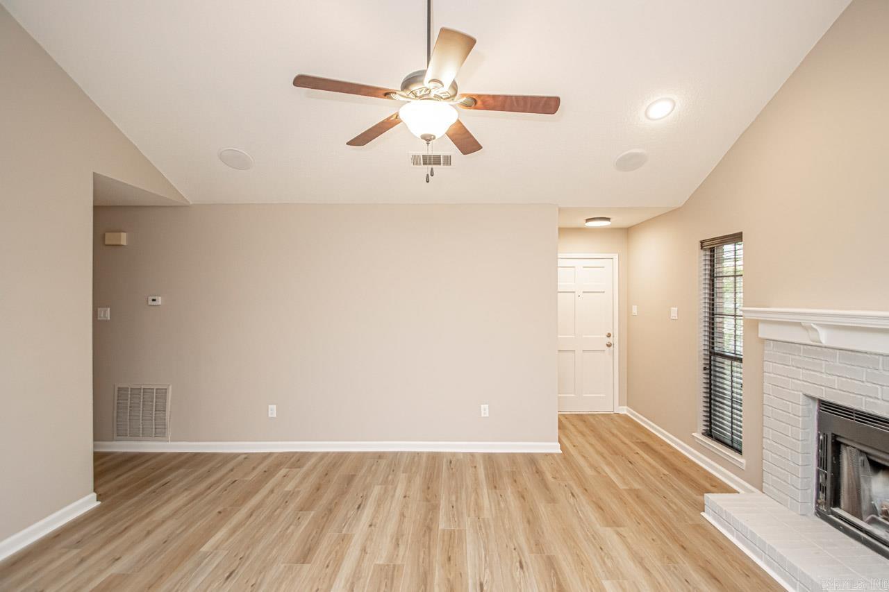 WOODLAND HILLS - Residential