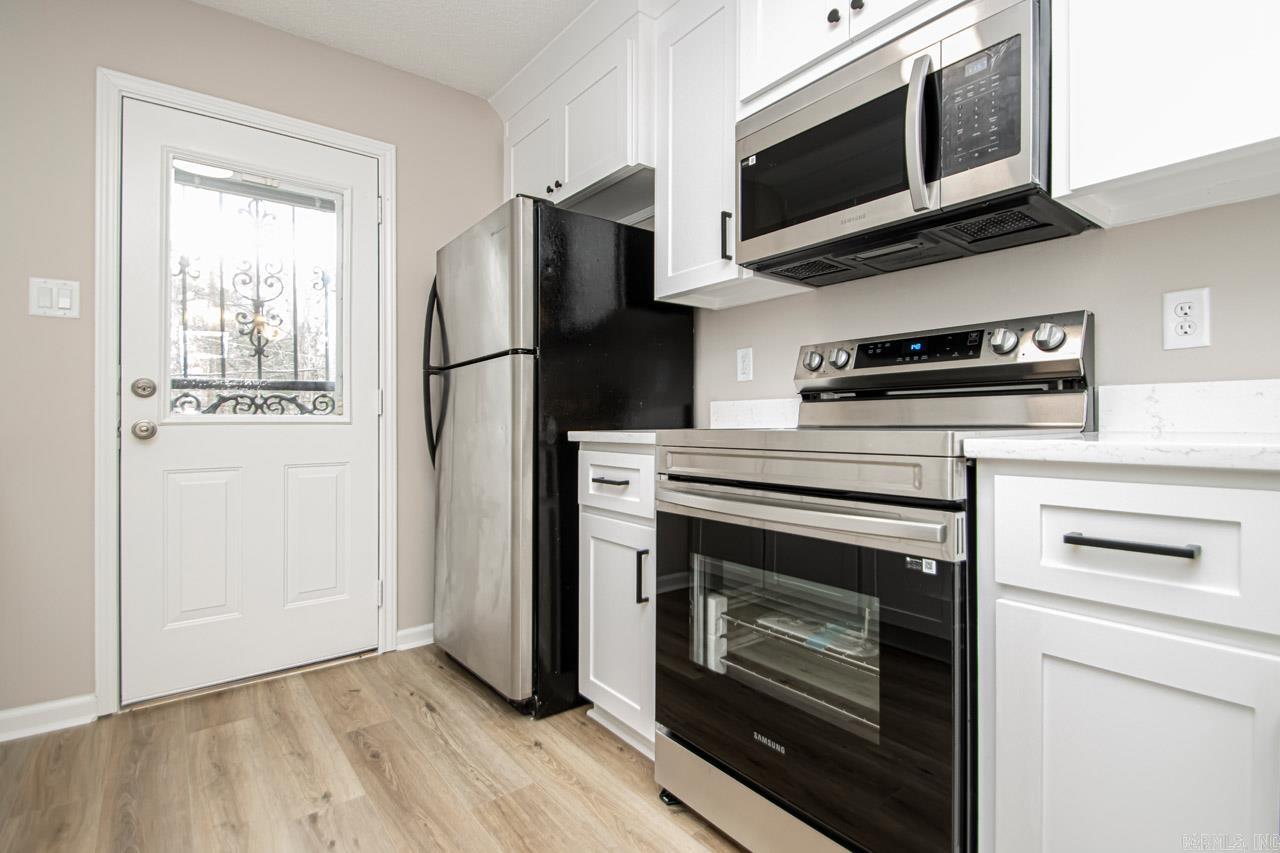 WOODLAND HILLS - Residential