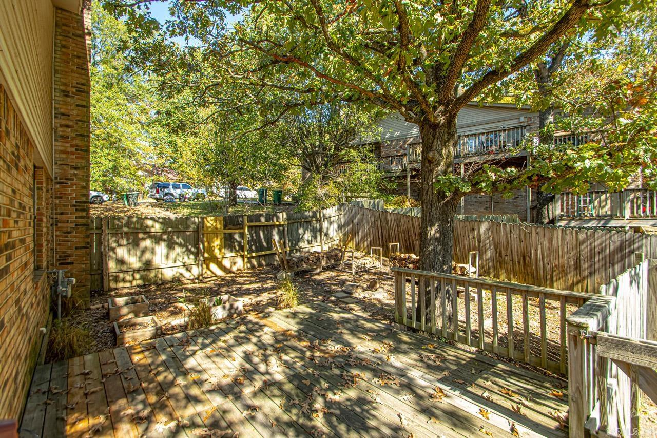 WOODLAND HILLS - Residential