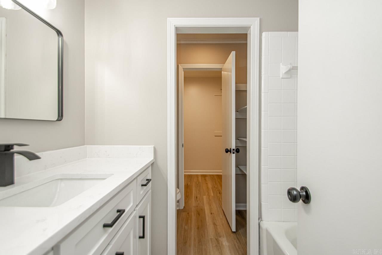 WOODLAND HILLS - Residential