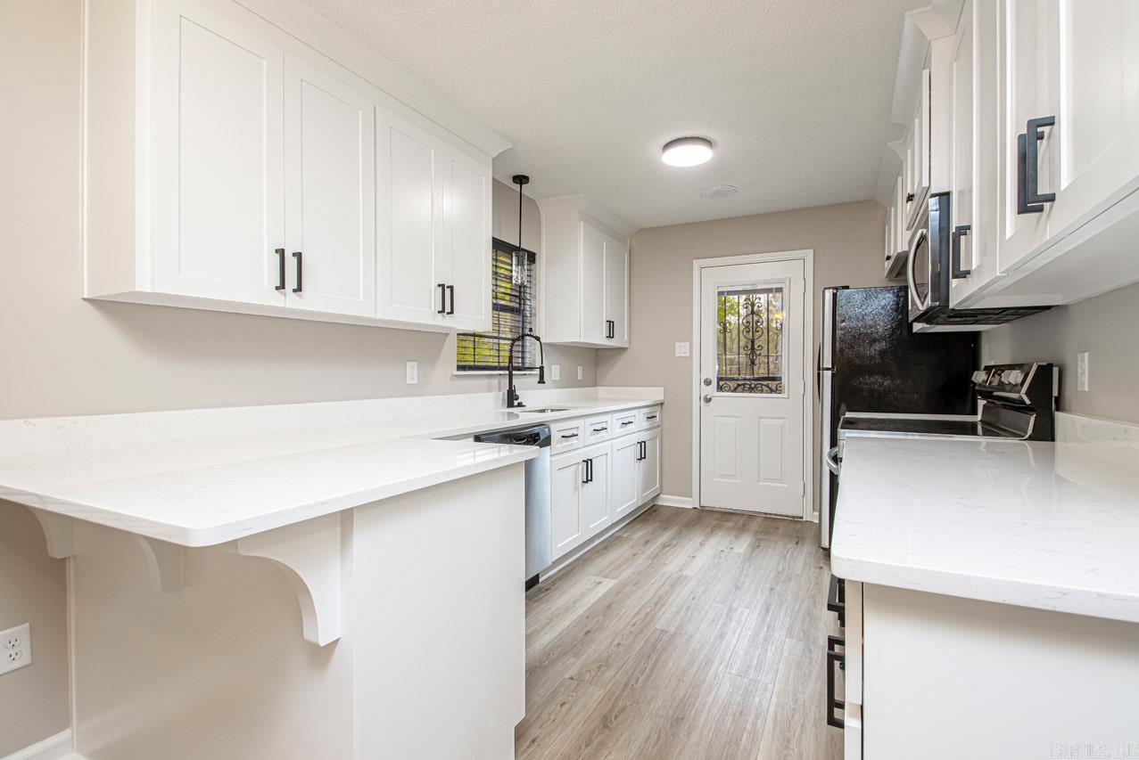 WOODLAND HILLS - Residential