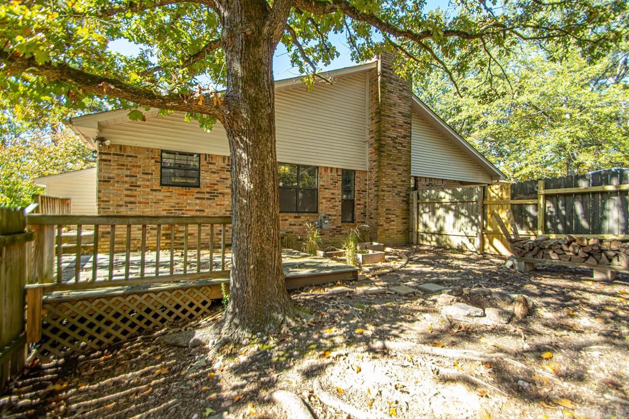 WOODLAND HILLS - Residential