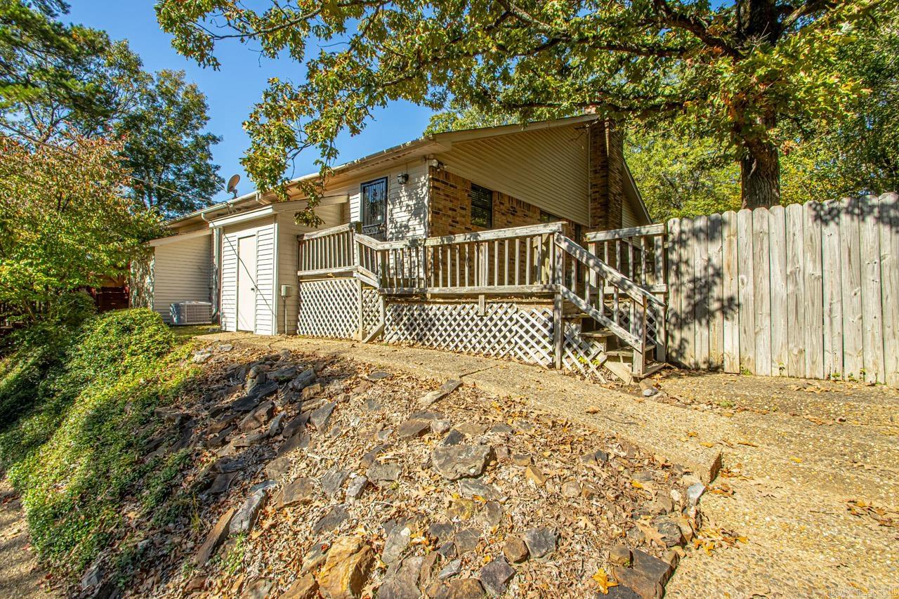 WOODLAND HILLS - Residential