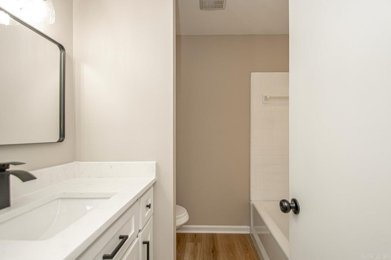 WOODLAND HILLS - Residential