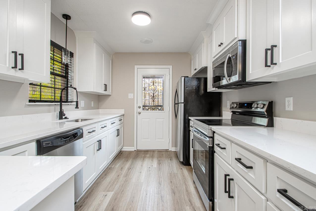 WOODLAND HILLS - Residential