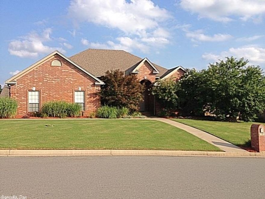 Large Corner Lot w/ Great Floor Plan! All Brick Home w/ 4Brs & 3Bths! Two Brs on the right and Two Brs on the left w/ Great Closet Space! NICE NEW CARPET THROUGHOUT! Large Open Great Room! Beautiful Dining Room w/ a Unique Window Covering and Hardwoods! Office Area w/ Built-in-Desk! Nicely Landscaped Yard w/ Large Fenced Side Yard! Great Covered Patio! Home is in Mint Condition! Seller Providing 1Yr First American Home Warranty!