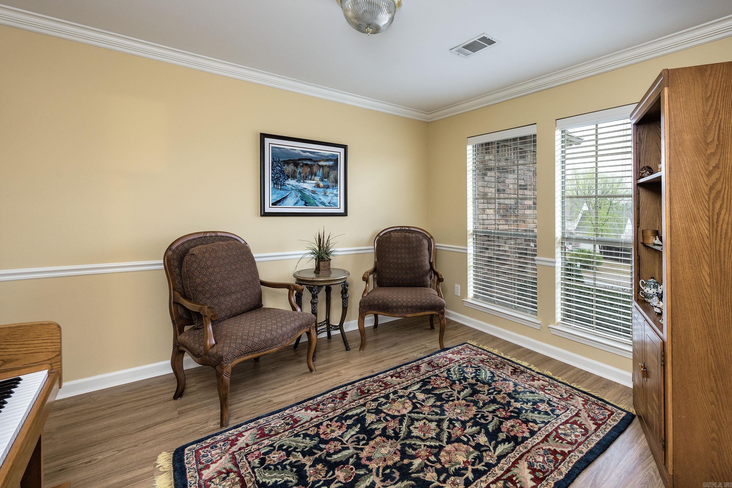 SECLUDED HILLS - Residential