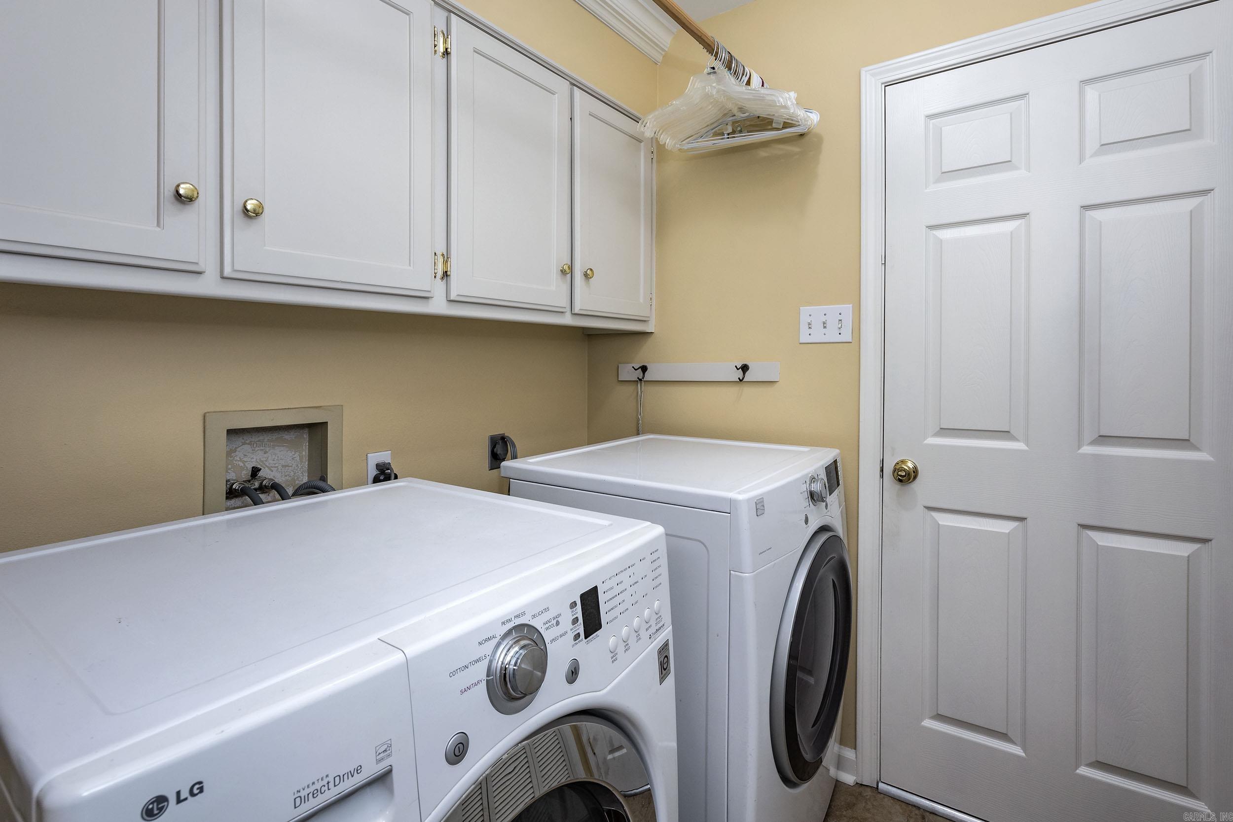 SECLUDED HILLS - Residential