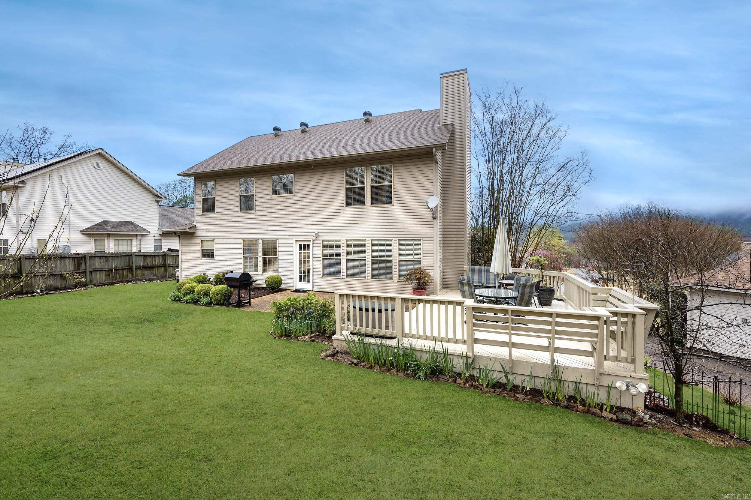 SECLUDED HILLS - Residential