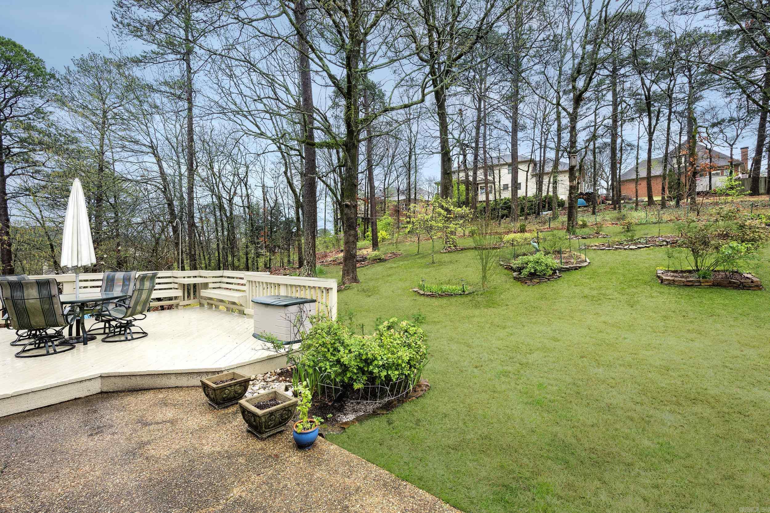 SECLUDED HILLS - Residential