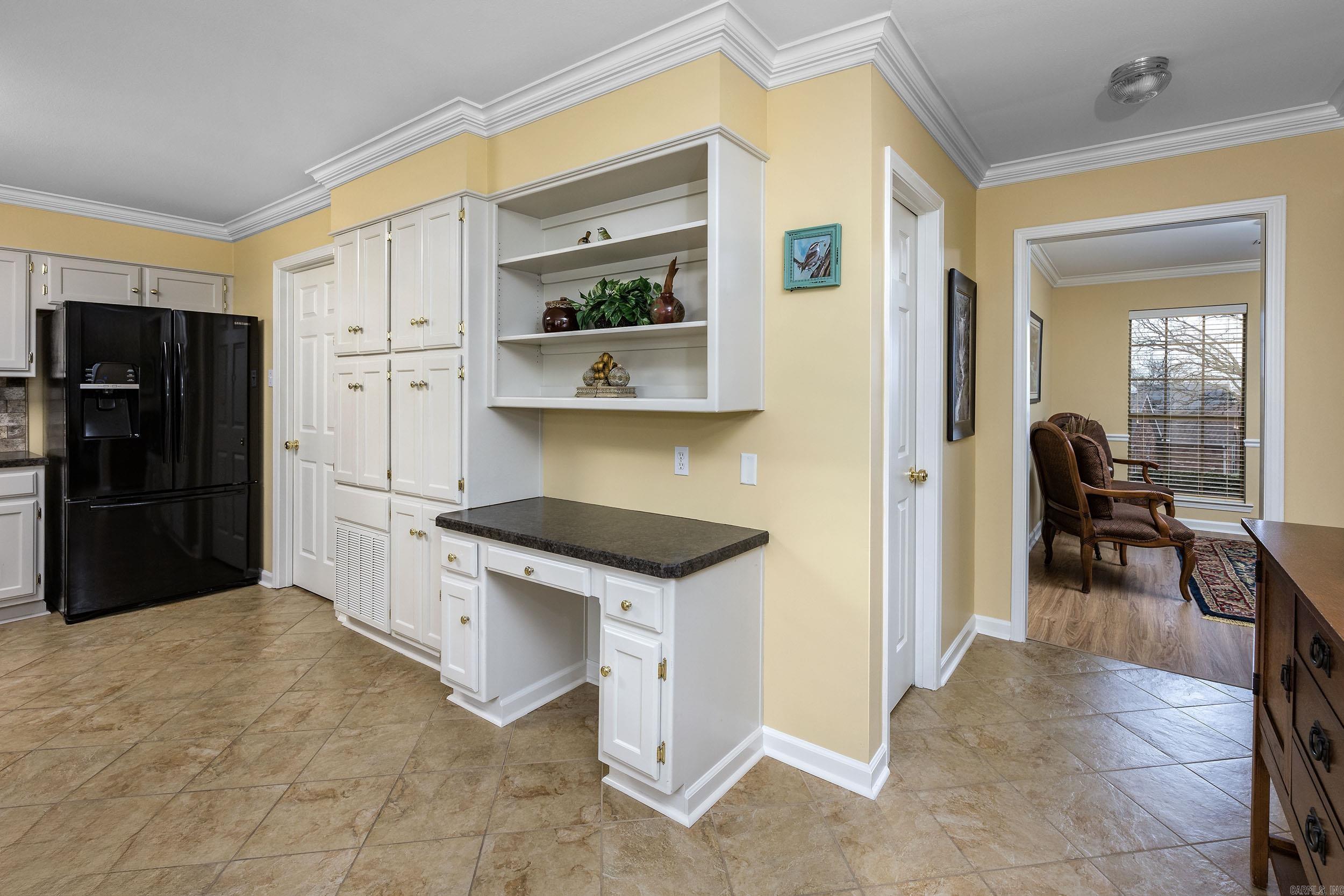 SECLUDED HILLS - Residential