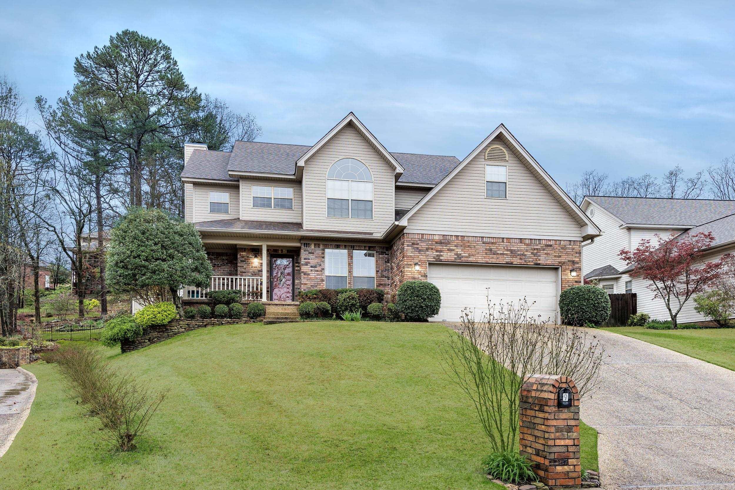 SECLUDED HILLS - Residential